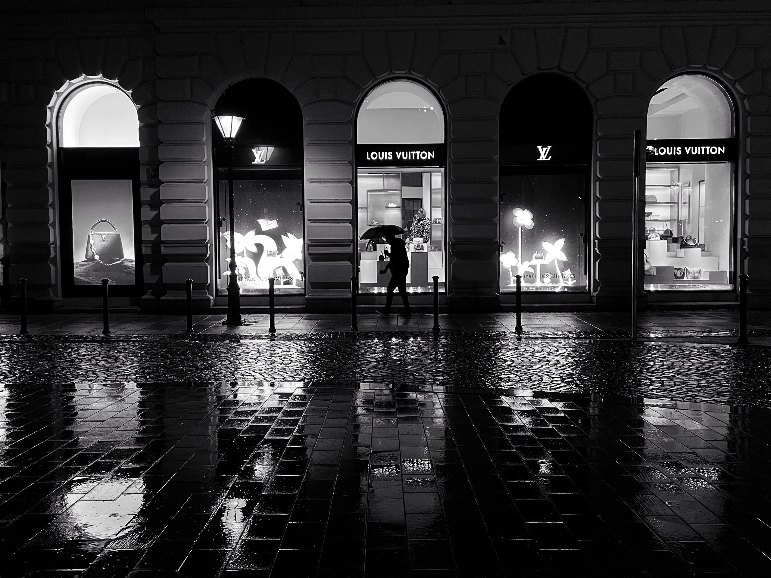 STREET PHOTOGRAPHY. Photographer in Budapest  — Yura Knyazev