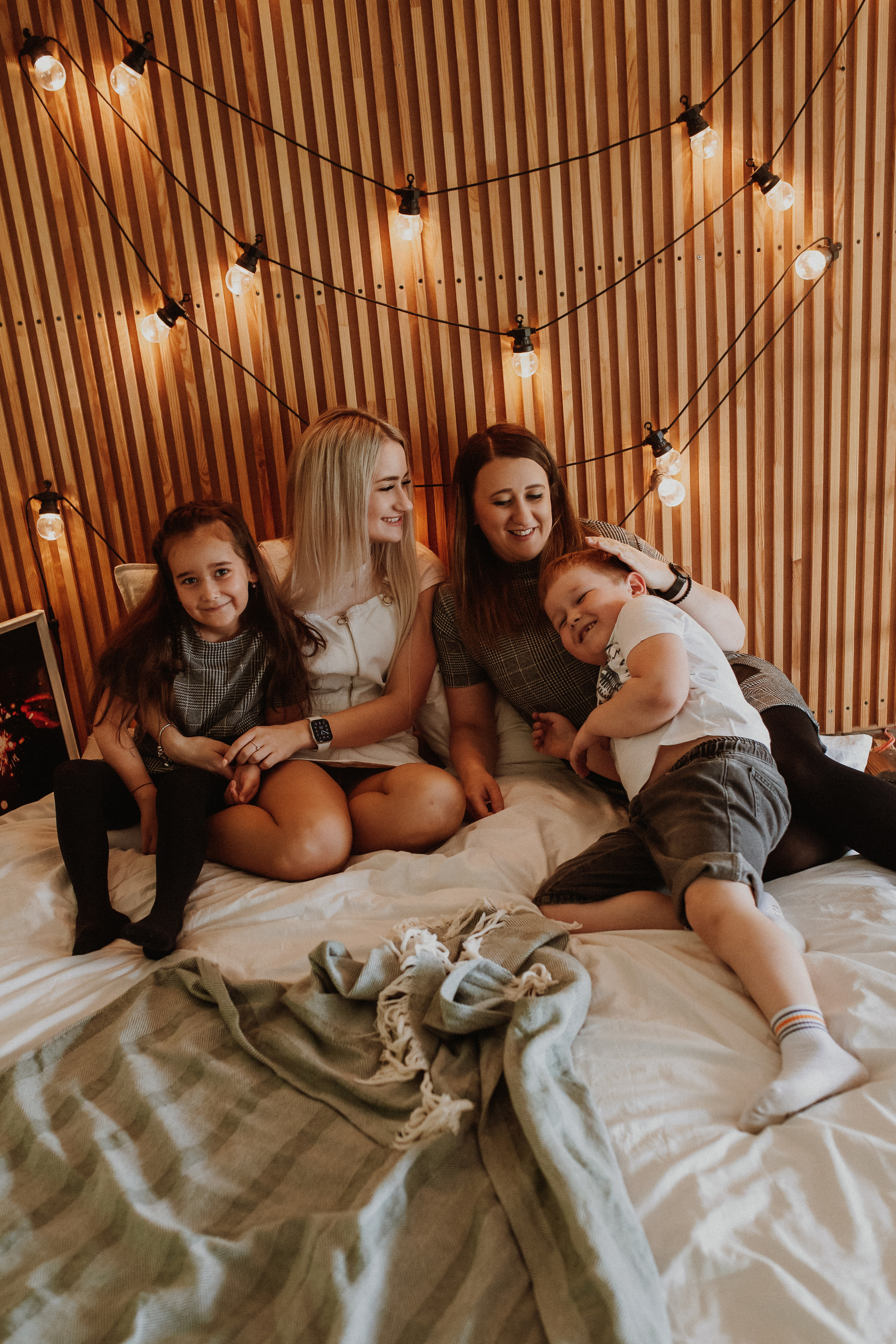 Василина, Ваня, Николь, Марина и родители. Фотограф в Минске — Юлия Деяк. Фотосессии в Минске