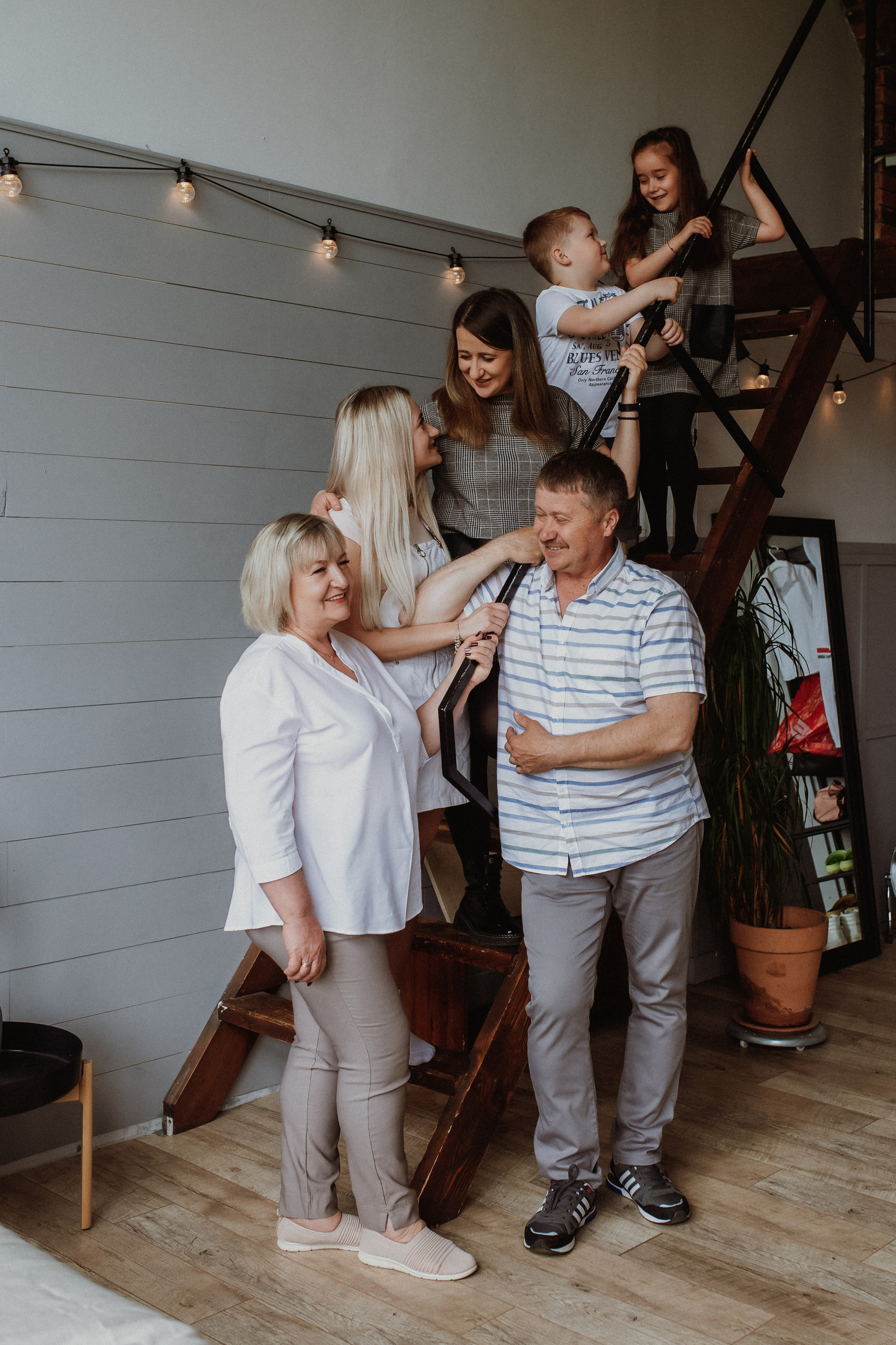 Василина, Ваня, Николь, Марина и родители. Фотограф в Минске — Юлия Деяк. Фотосессии в Минске