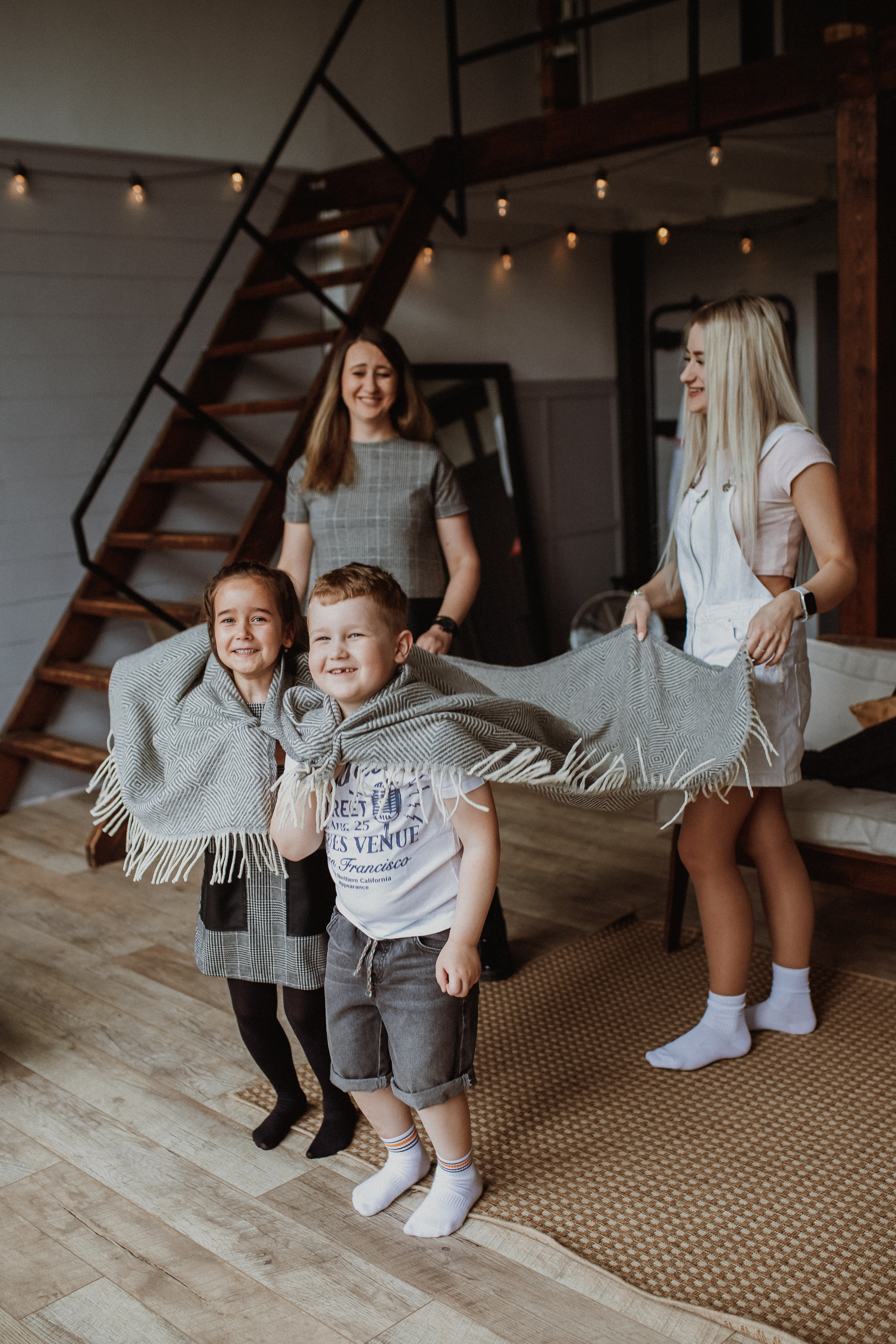 Василина, Ваня, Николь, Марина и родители. Фотограф в Минске — Юлия Деяк. Фотосессии в Минске