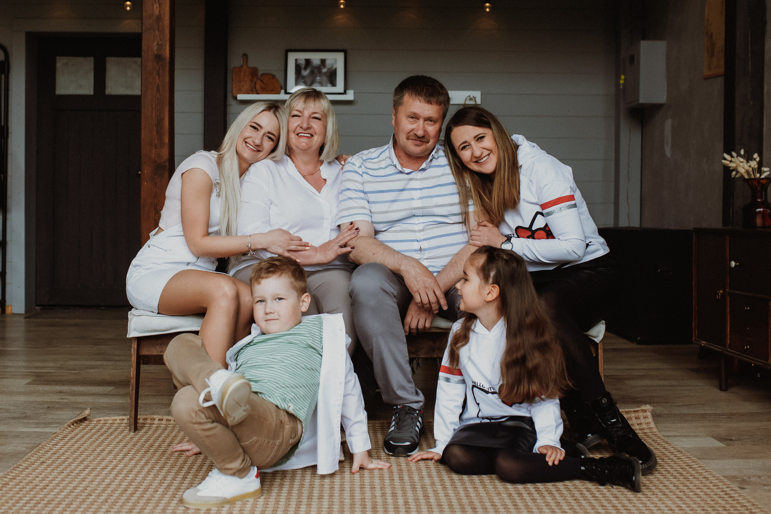 Василина, Ваня, Николь, Марина и родители. Фотограф в Минске — Юлия Деяк. Фотосессии в Минске