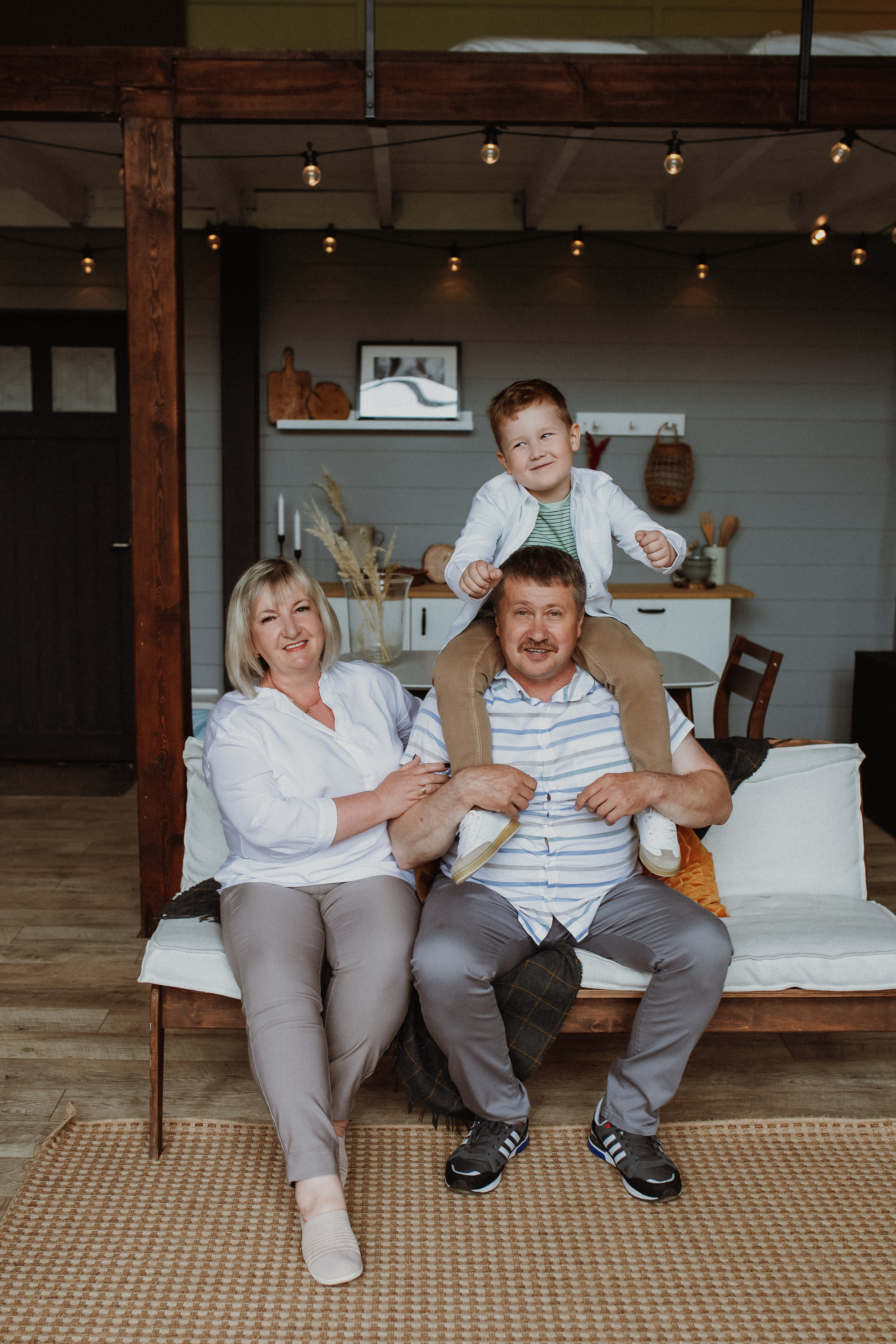 Василина, Ваня, Николь, Марина и родители. Фотограф в Минске — Юлия Деяк. Фотосессии в Минске