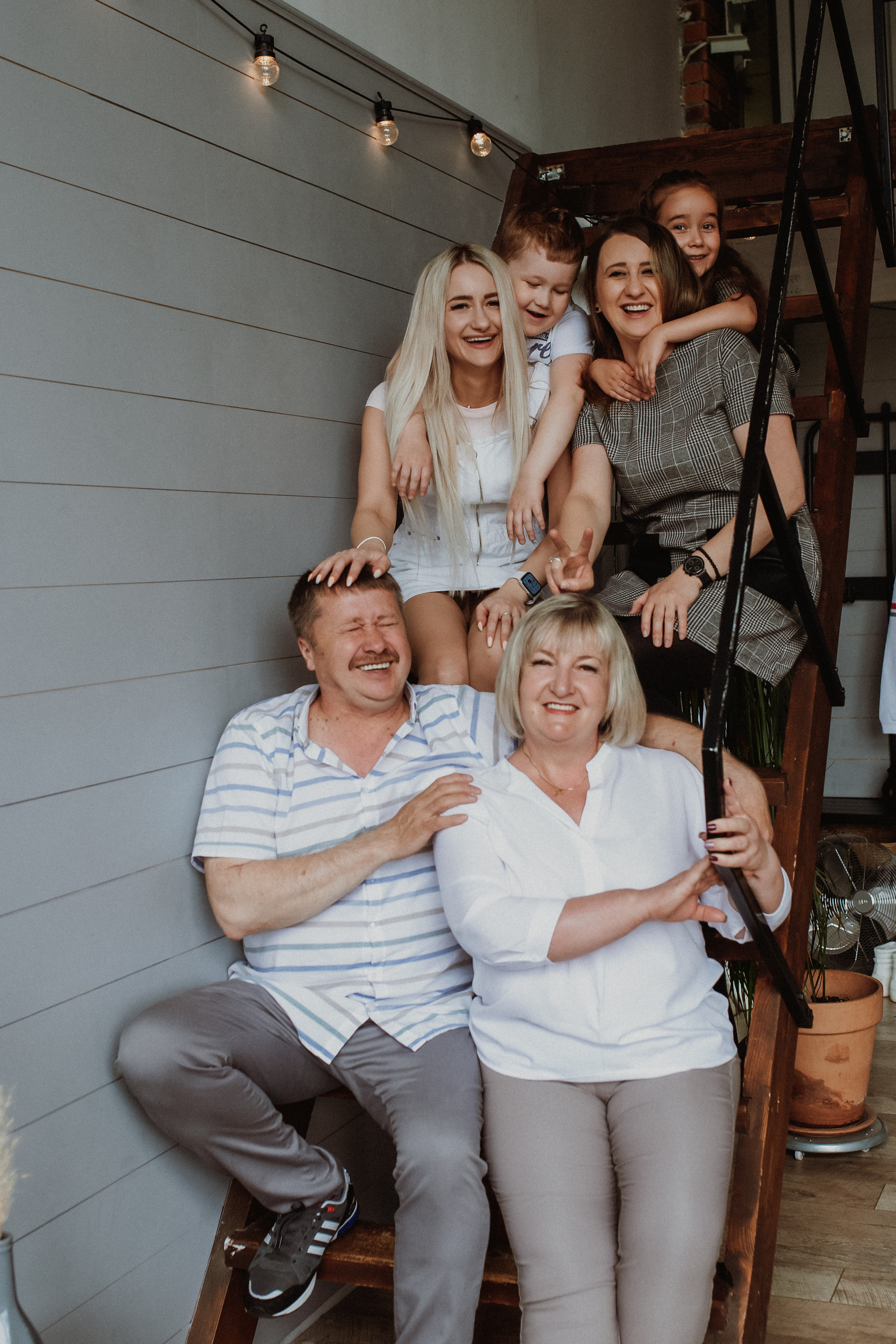 Василина, Ваня, Николь, Марина и родители. Фотограф в Минске — Юлия Деяк. Фотосессии в Минске