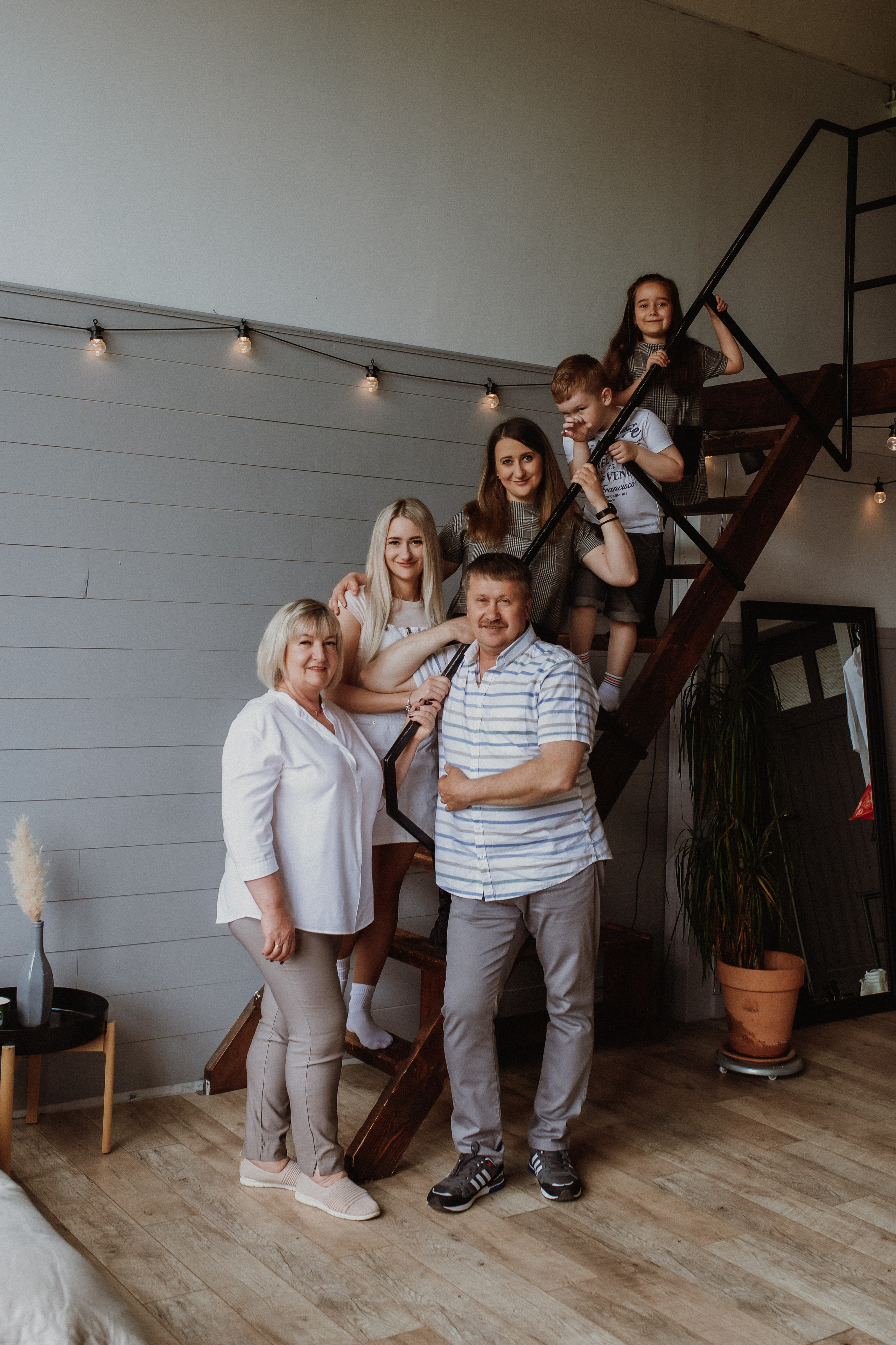 Василина, Ваня, Николь, Марина и родители. Фотограф в Минске — Юлия Деяк. Фотосессии в Минске