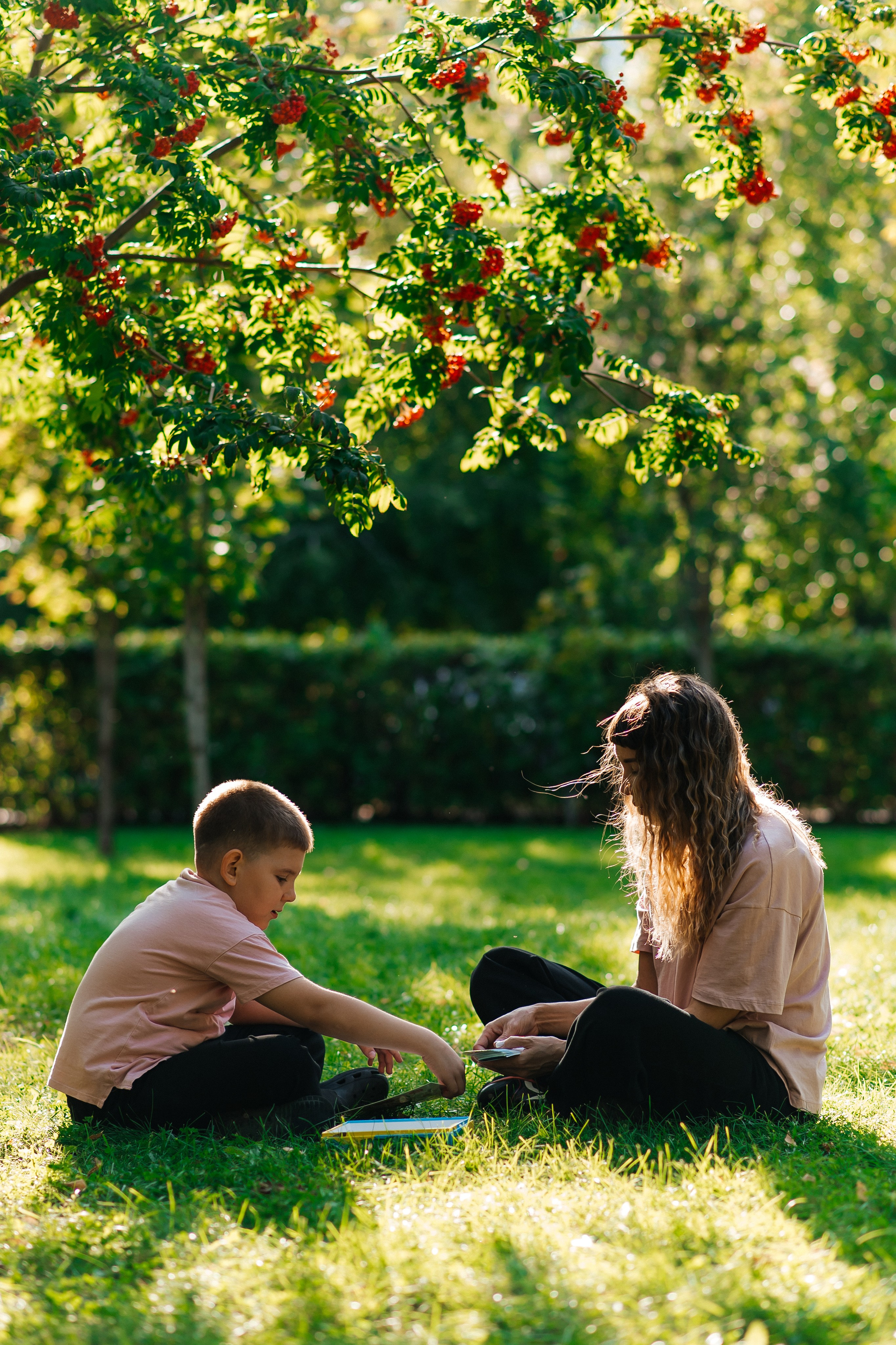 Мама и сын. Прогулка. Семейный фотограф в Оренбурге Анна Рожкова