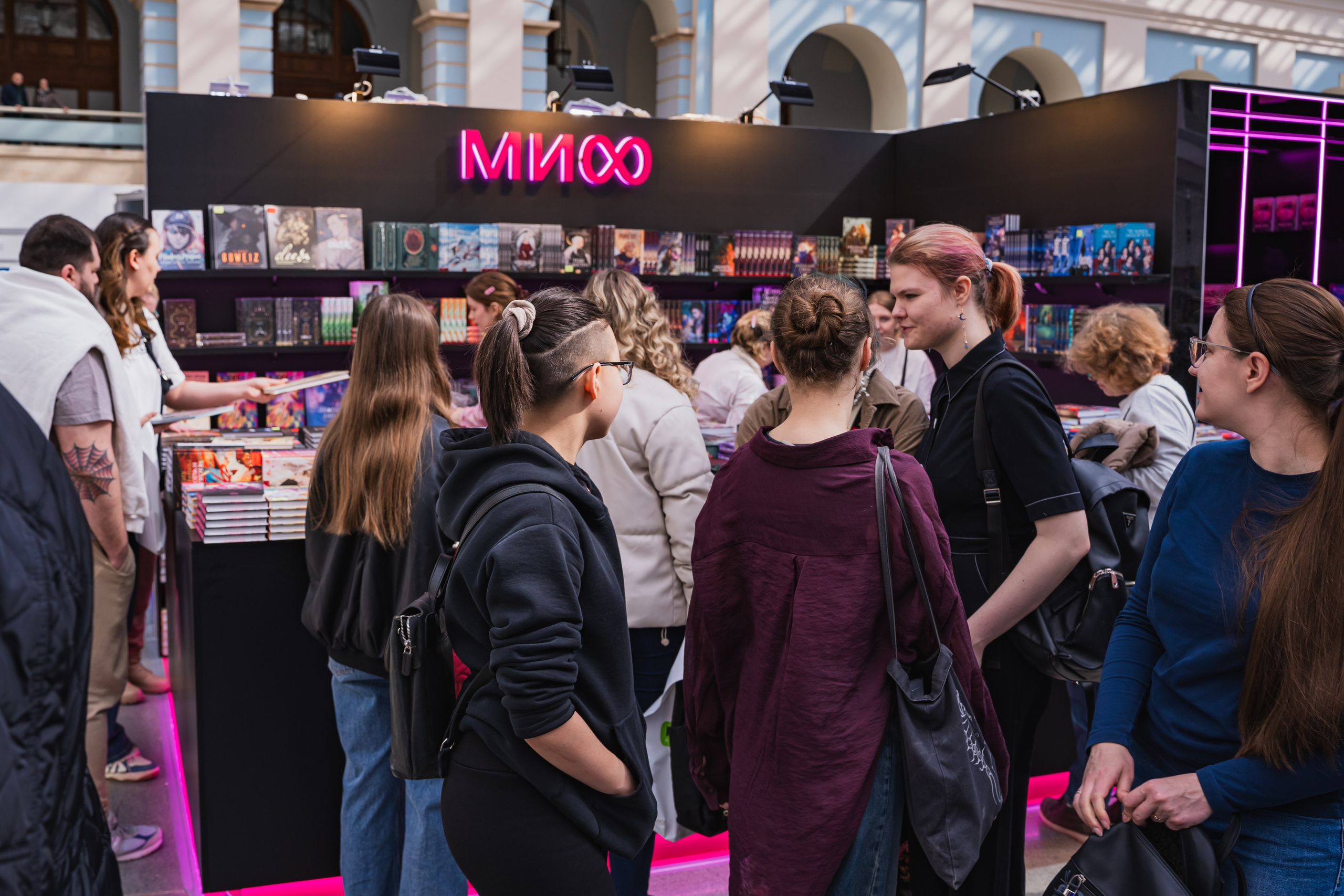 МИФ Non/fictio№ 2025 стенды. Репортажный фотограф Анастасия Рубцова