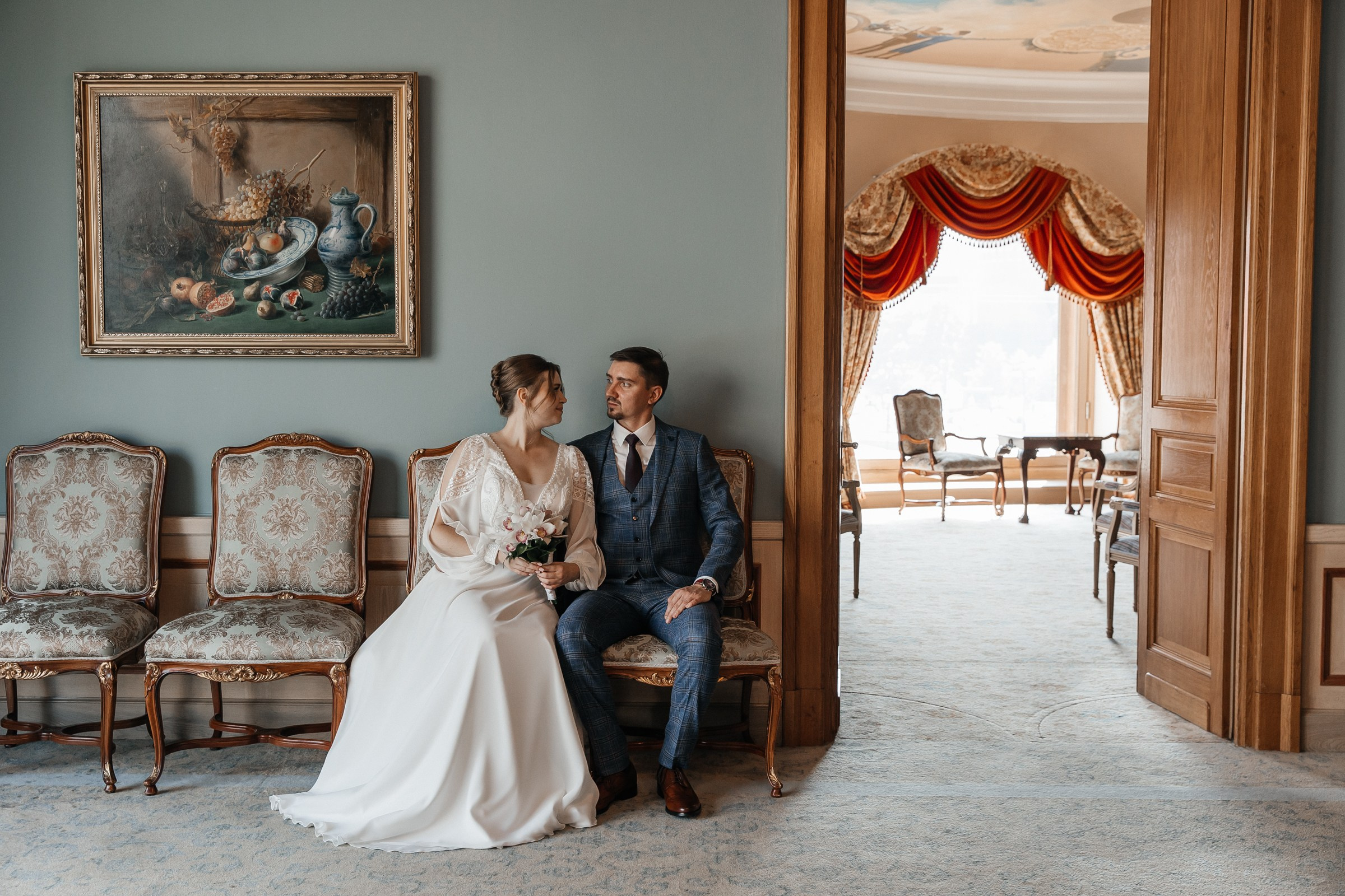 Роспись в Национале. Свадебная фотосессия в отеле Националь. Свадебный фотограф в Москве Элина Ларченкова. Фото, которые цепляют