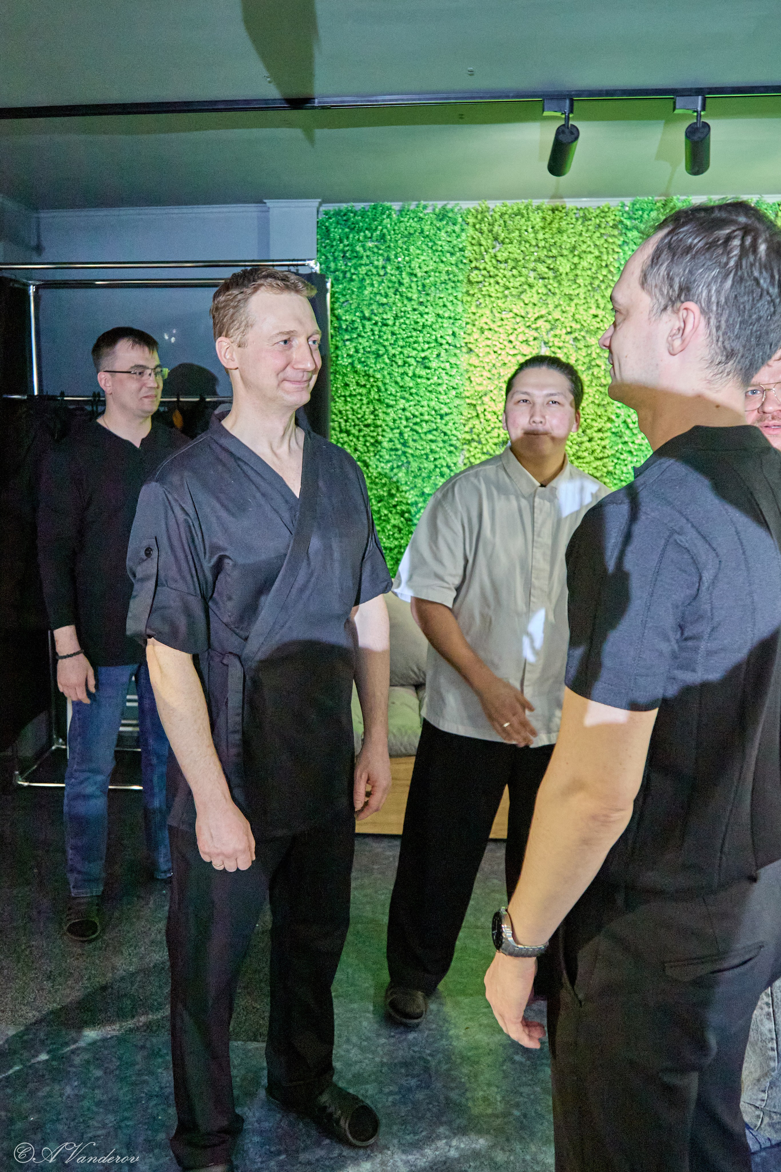 Мужские разговоры на кухне. Фотограф Омск | Александр Вандеров