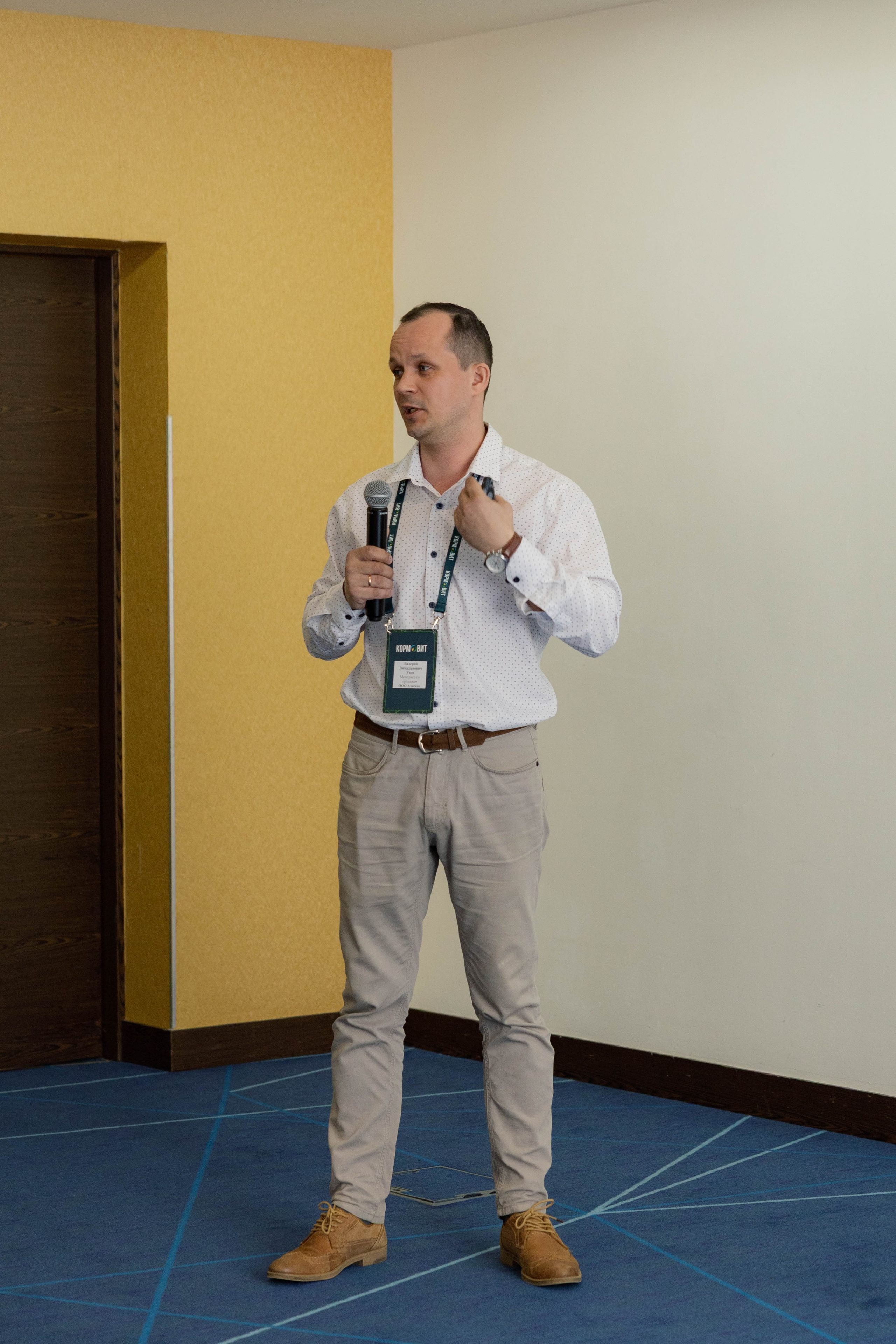 Конференция и ужи. Кормовит. Роза хутор. Фотограф Юсова Мария