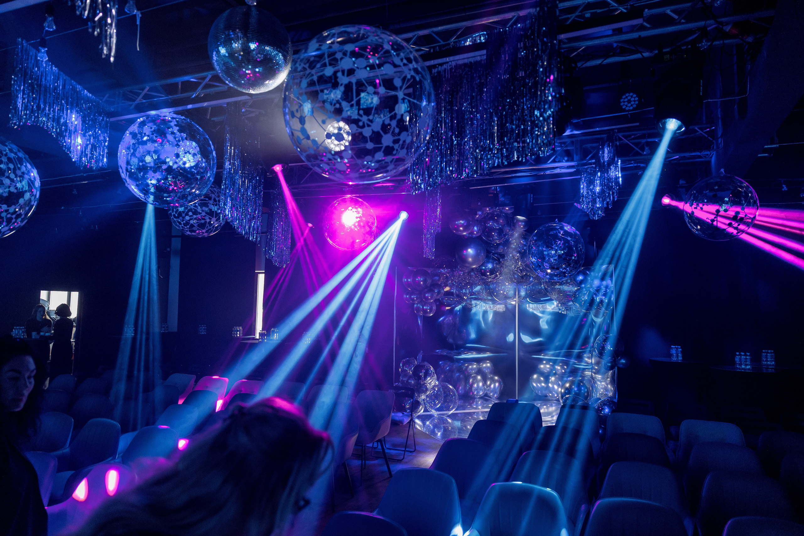 Alfa Galactic. Кадровик продакшн: Фото и видеосъемка форумов, конференций, масштабных событий в Иркутске