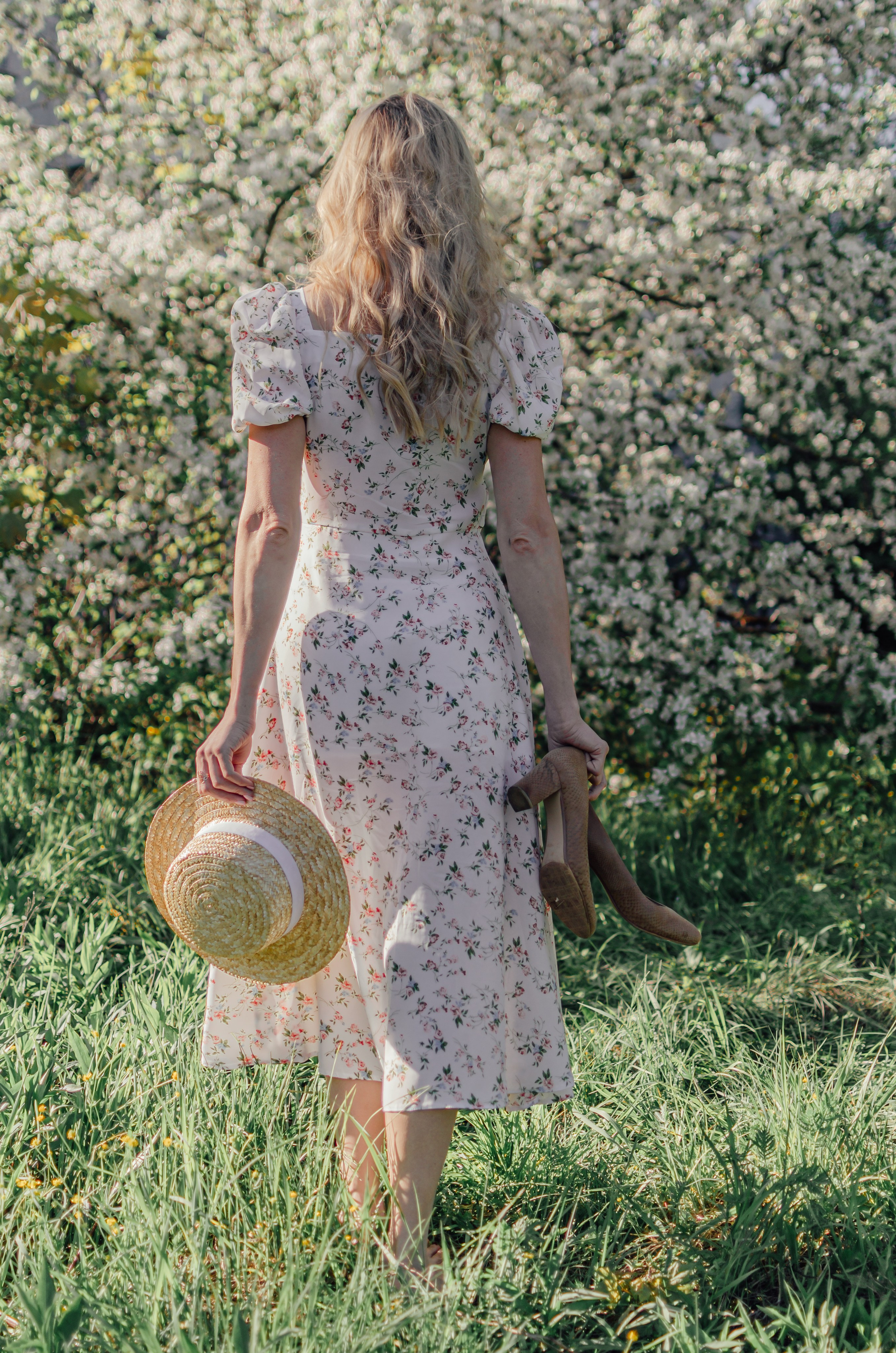 Фотосессия в цветении Сергиева Посада. Свадебный фотограф в Сергиевом Посаде недорого Ольга Гузанова