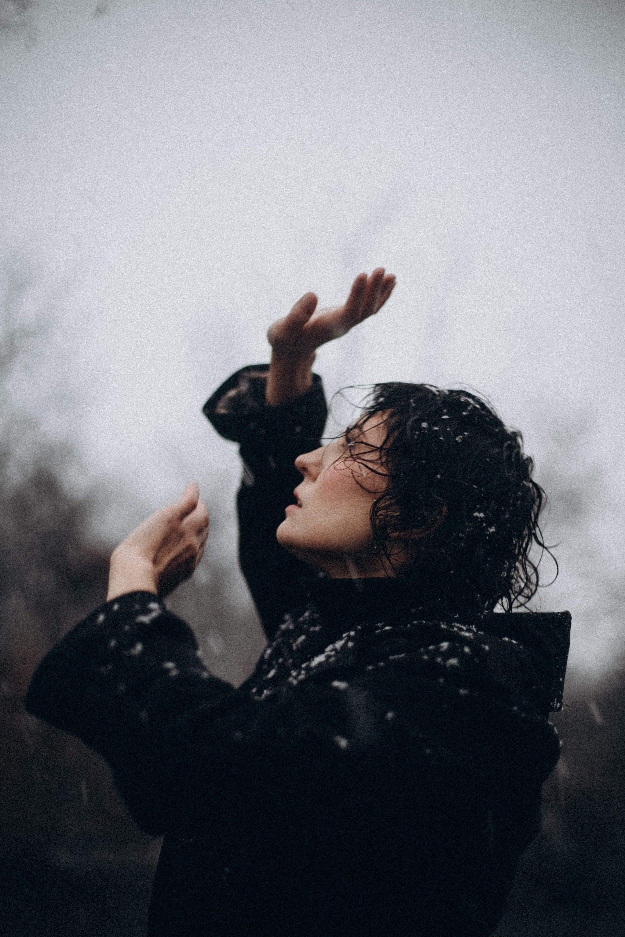 Красивые женские фотосессии: стильные портреты, нежные образы, естественная красота. Фотограф для девушек в Краснодаре. Уникальная атмосфера, грамотный свет, комфортная съёмка, профессиональная ретушь для вашего идеального результата.