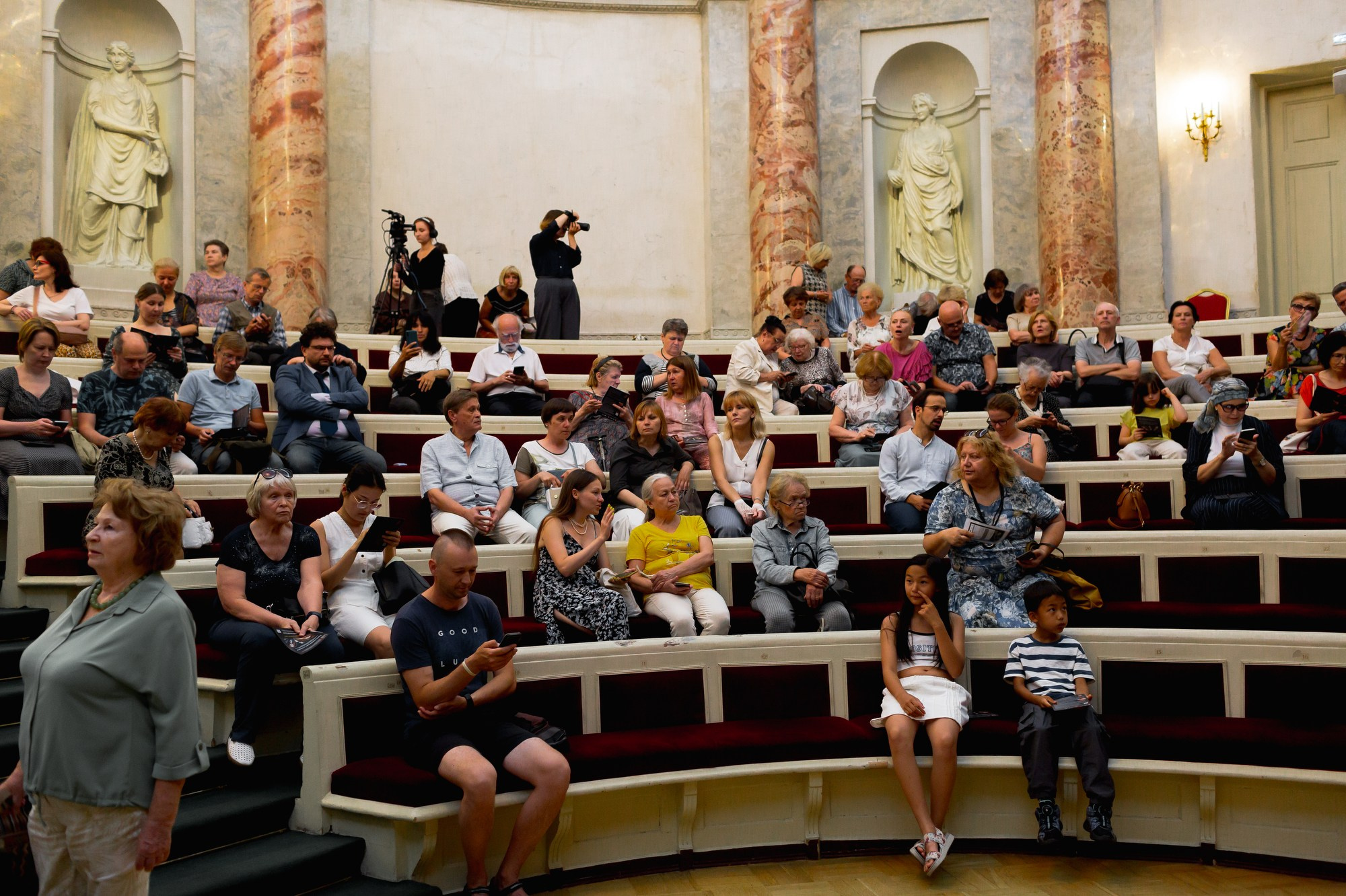 Спектакль Приглушенные голоса в Театре Эрмитажа (+репетиция). Семейный и портретный фотограф в Санкт-Петербурге Андрей Воробьев