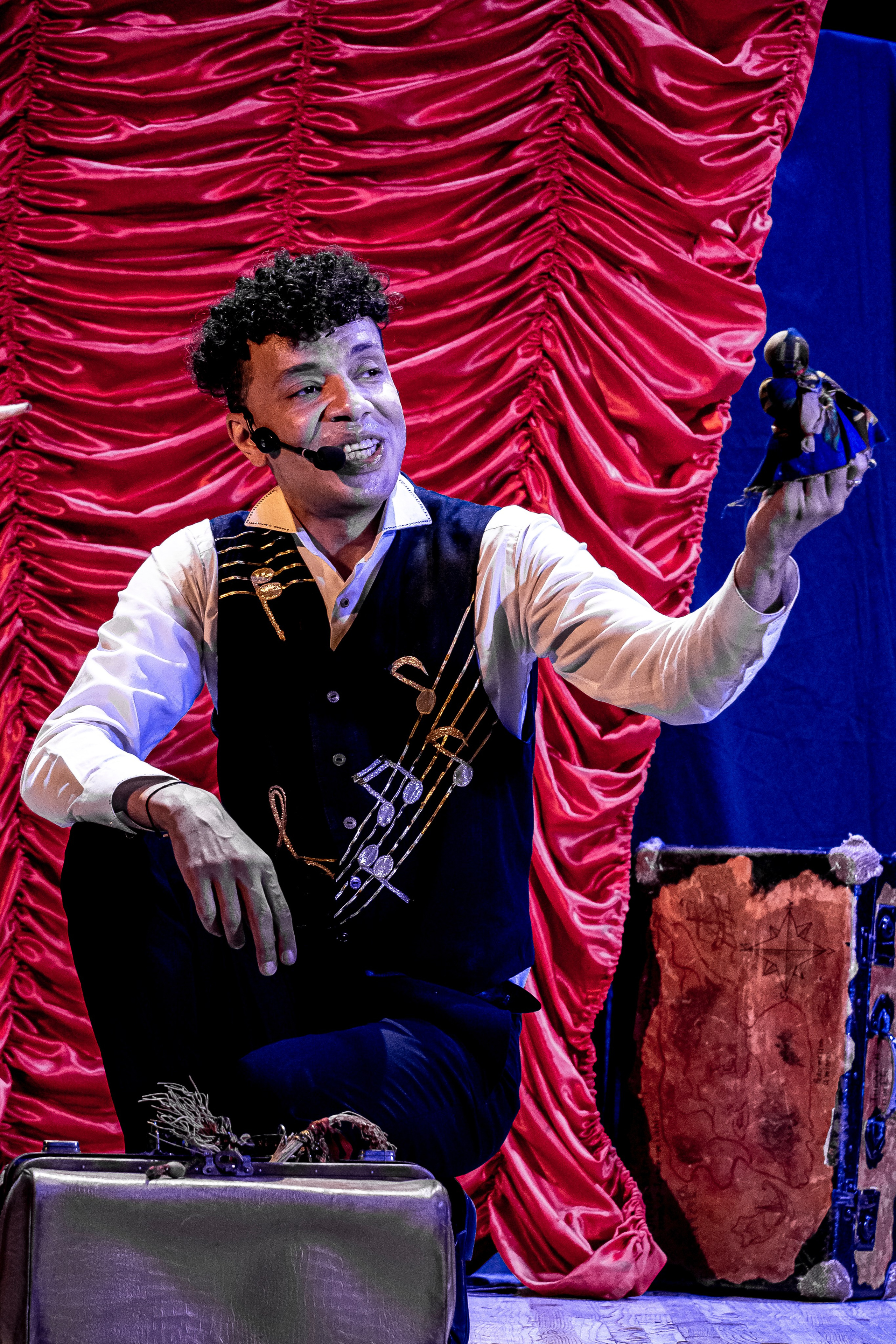 Цирк из Саквояжа спектакль театра САКВОЯЖ. Фотограф в Сочи Юрий Шептаев