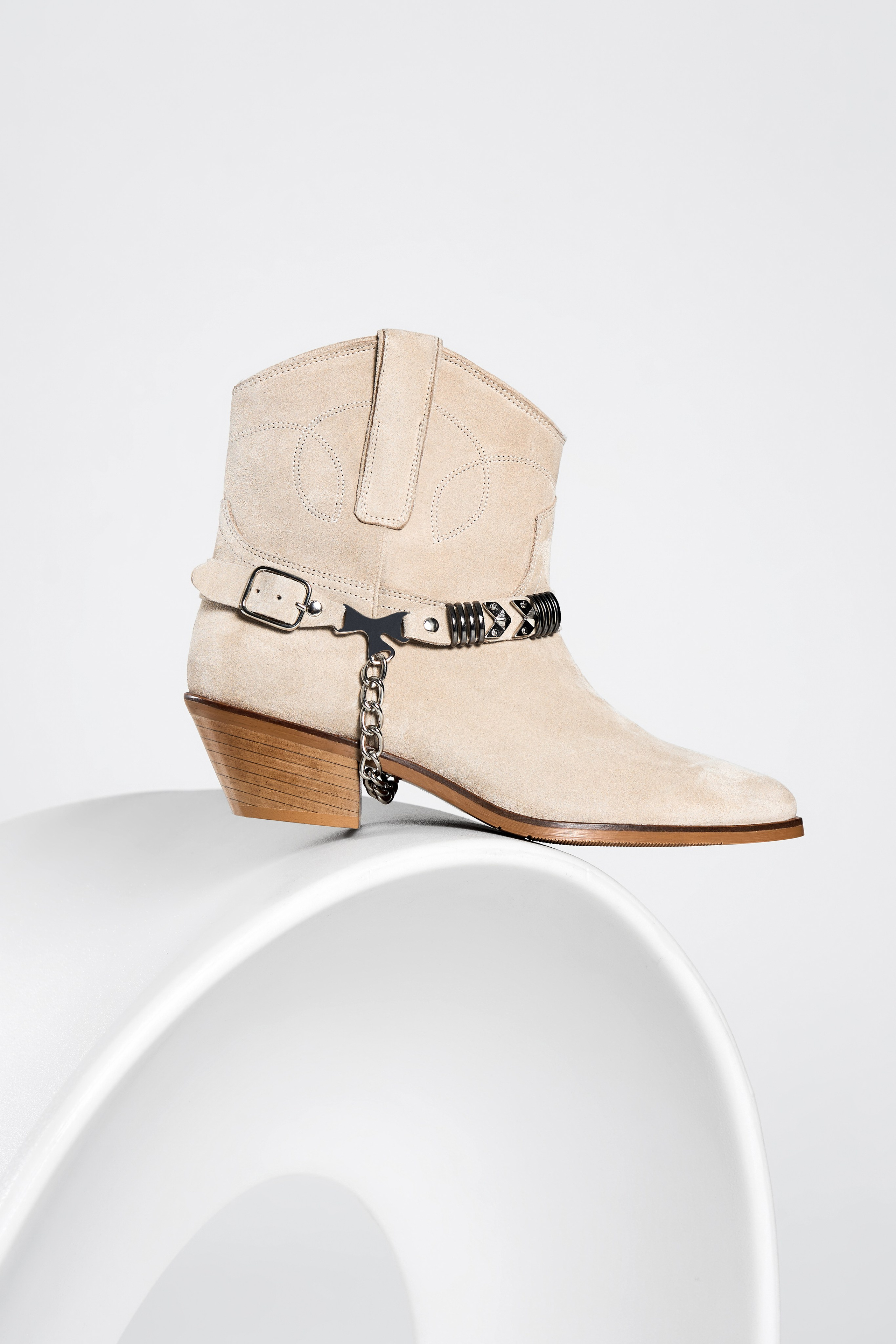 Amalie shoes. Retoucher