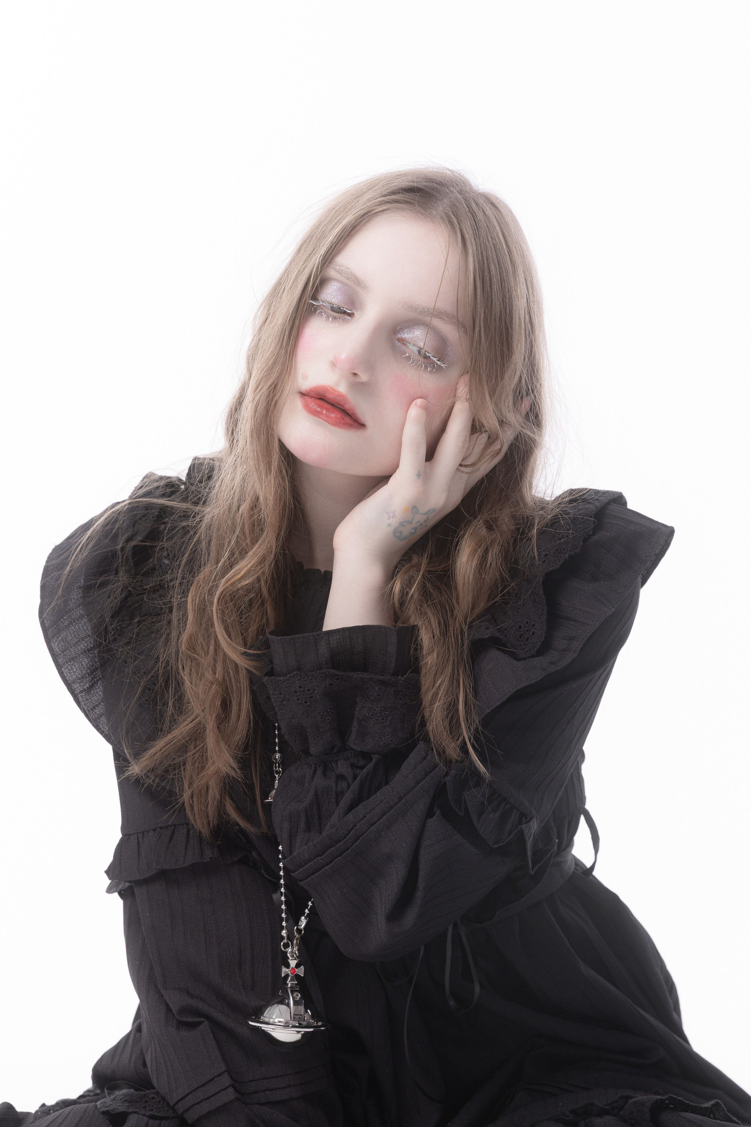 По телевизору иногода показывают мультики. Фото-художник