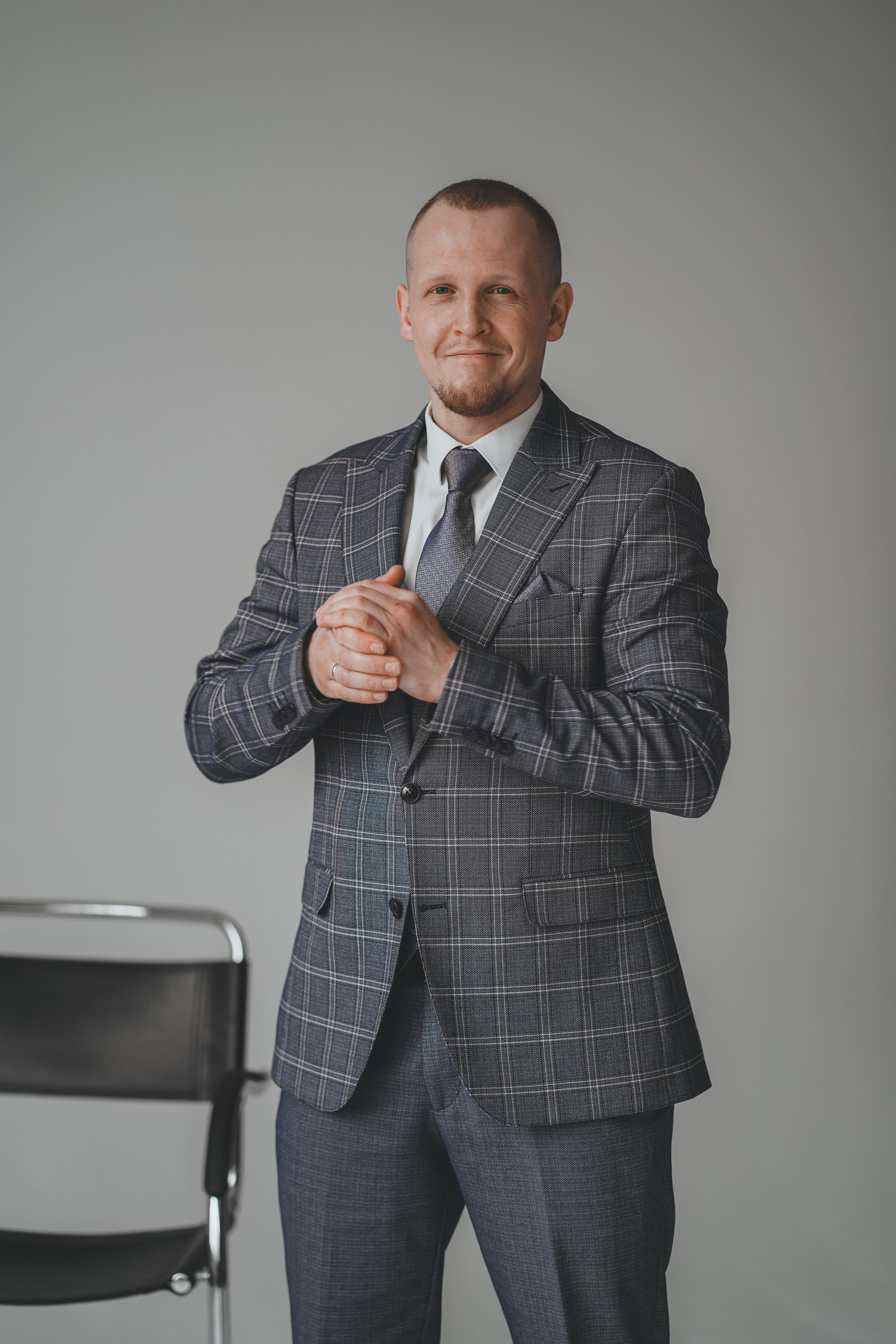 Ведущий Тимофей. Фотограф