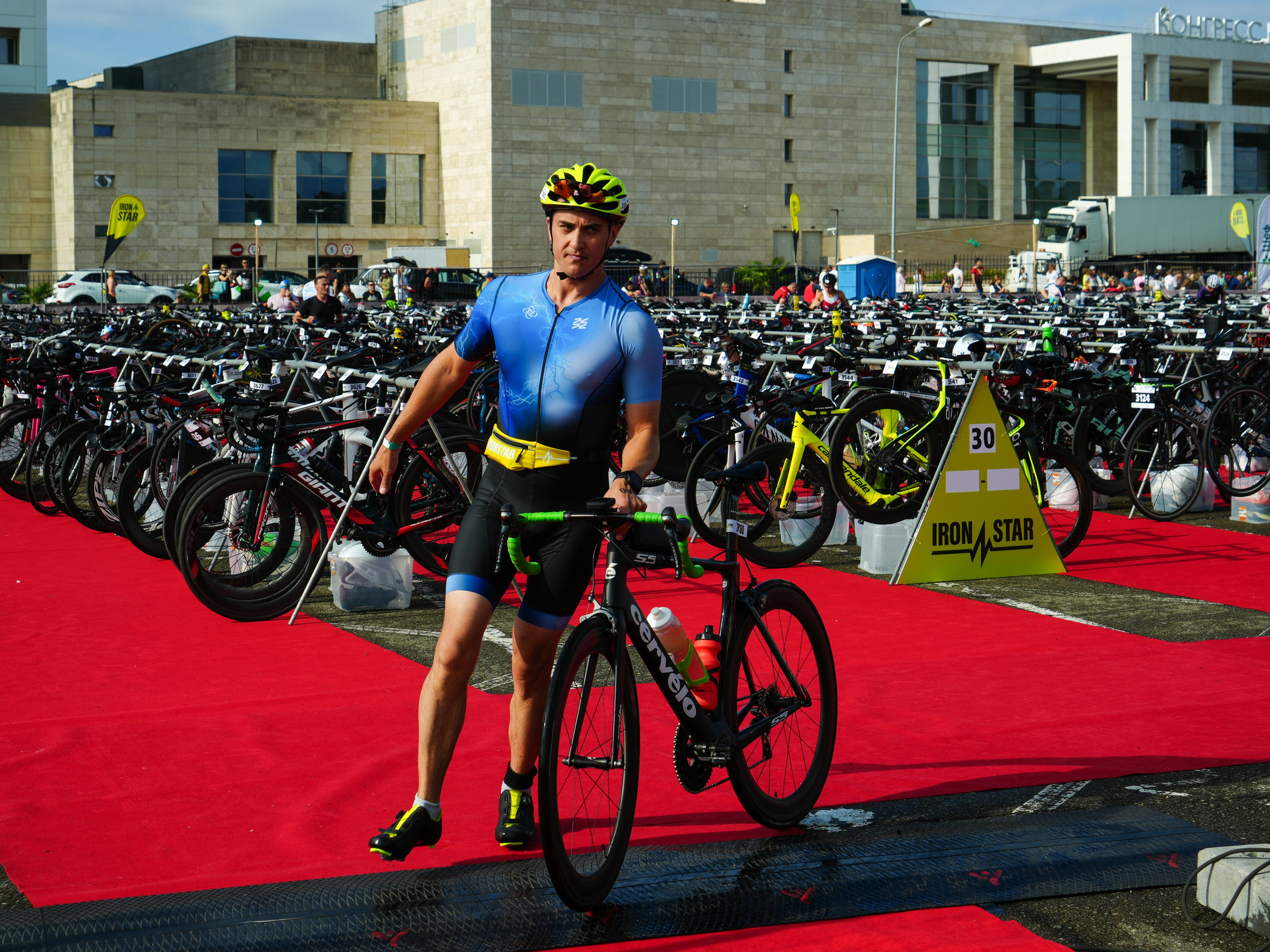 Фотоотчет партнерской интеграции для компании TELE2 на фестивале Ironstar. Репортажный фотограф в Красной Поляне и Сочи Павлюченко Екатерина