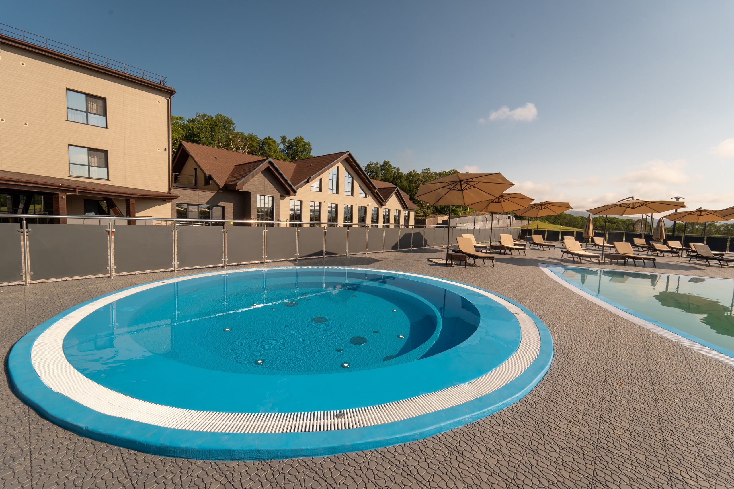 Экстерьер Kamchatka Chalet. Репортажный фотограф в Красной Поляне и Сочи Павлюченко Екатерина