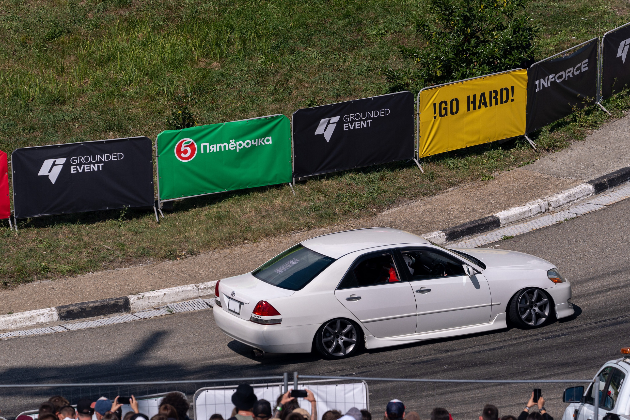 Фотоотчет партнеской интеграции для сети «Пятерочка» на фестивале «Grounded». Репортажный фотограф в Красной Поляне и Сочи Павлюченко Екатерина