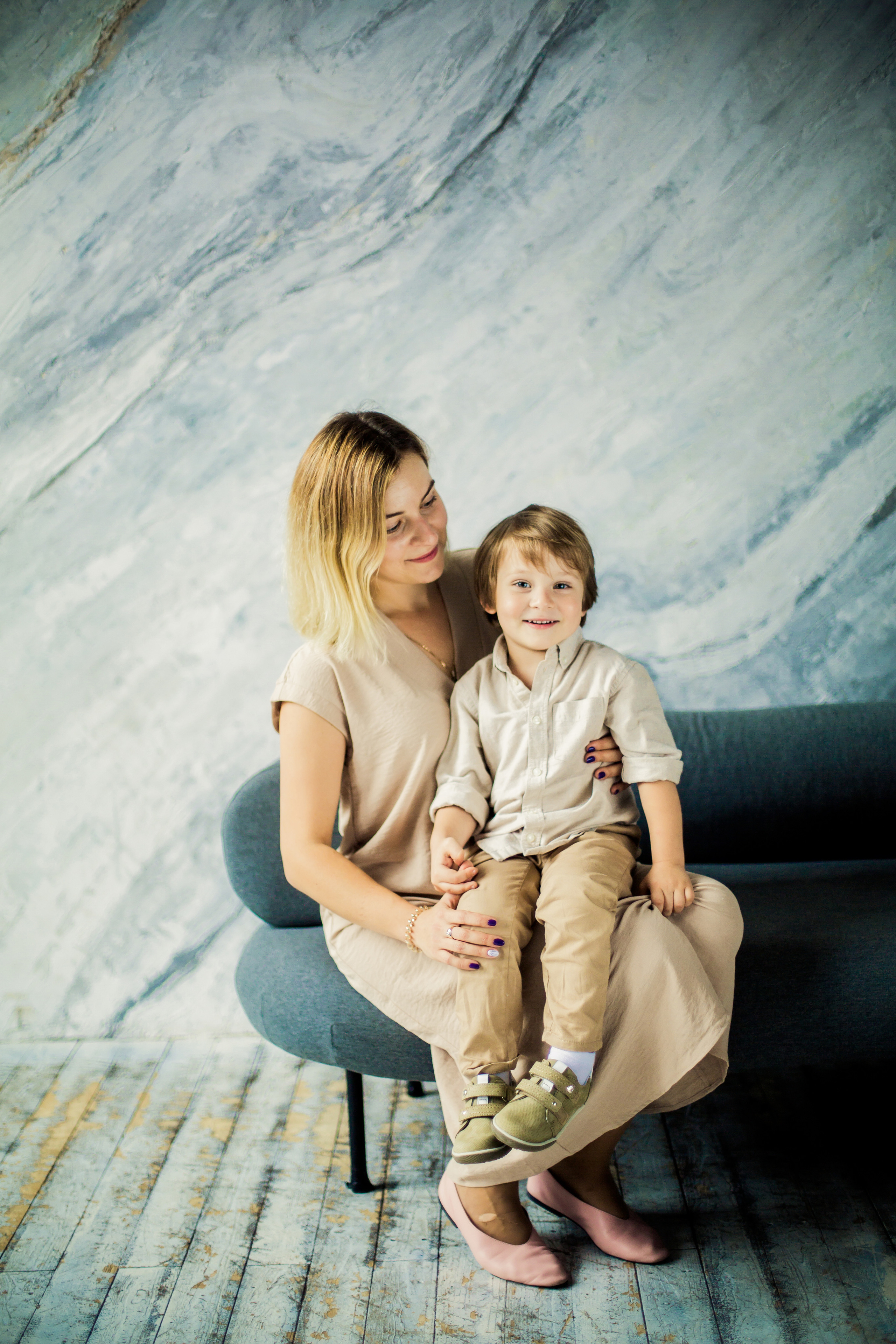 Фотосессия мамы с маленьким сыном в студии Москва. Детский, свадебный и семейный фотограф Юлия Курбатова, Санкт-Петербург