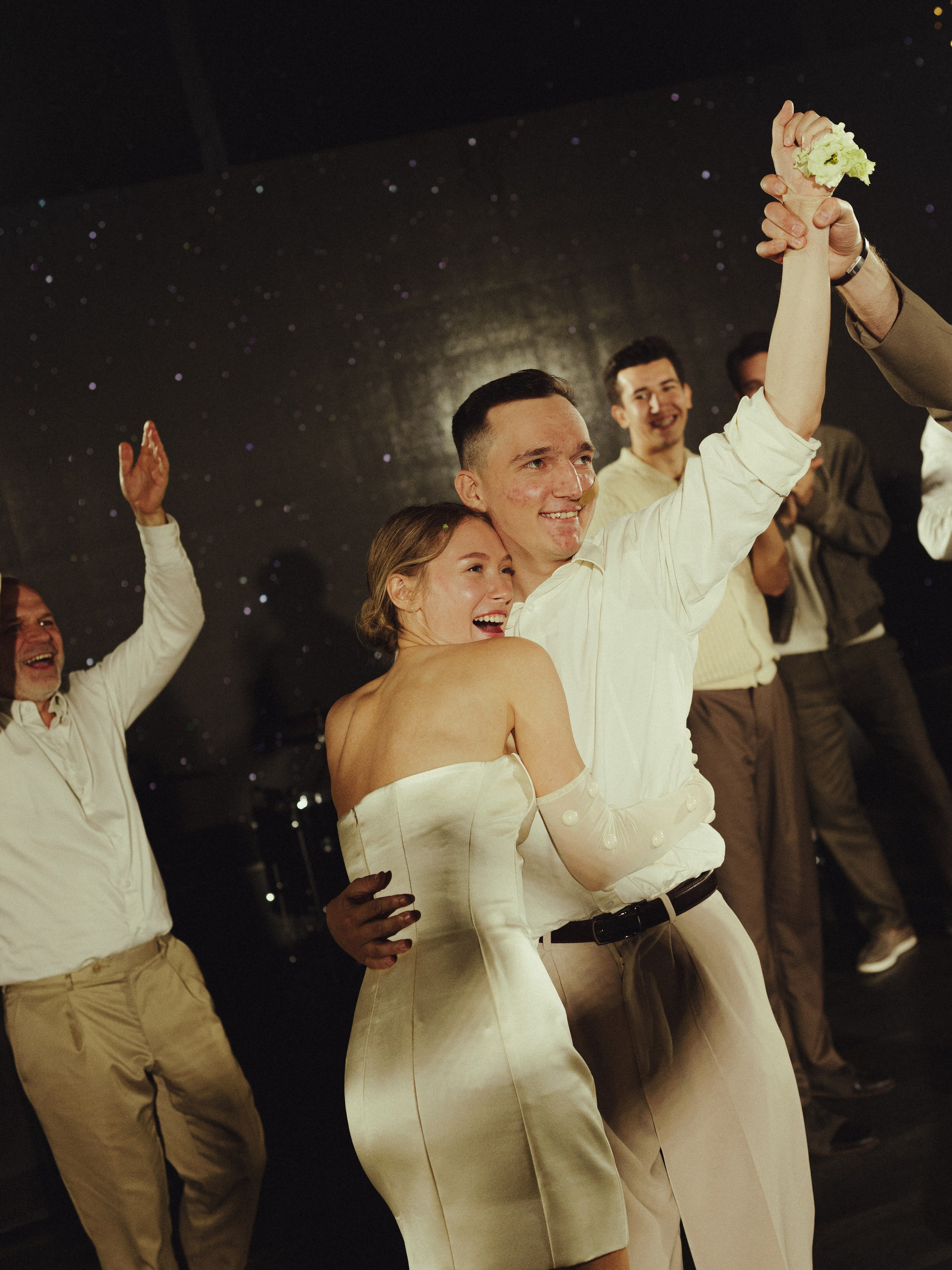 И даже птицы им пели песни. Свадебный фотограф Наташа Алешина