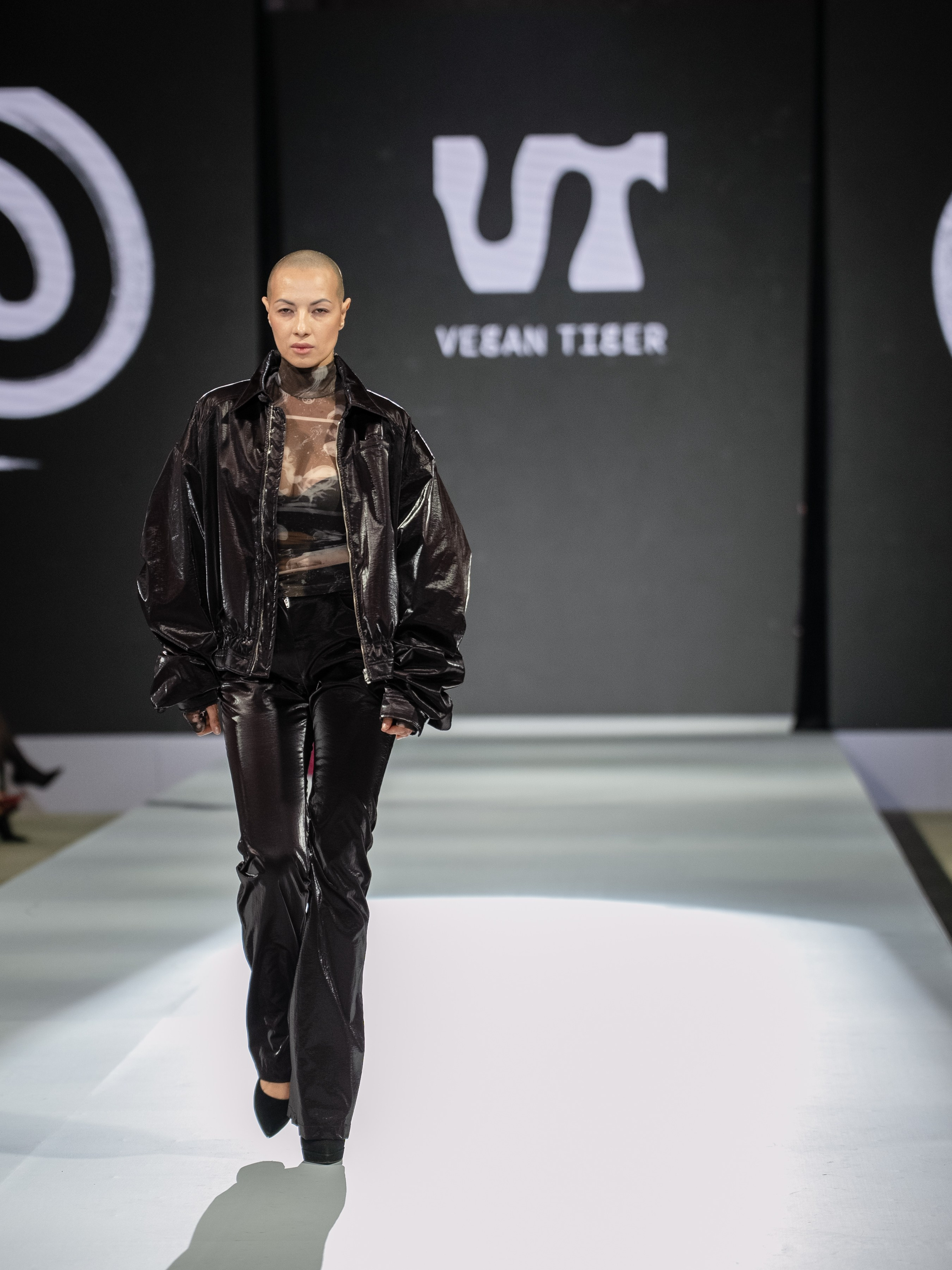 EURASIAN FASHION WEEK Vegan Tiger. Сайт Алматинского НЮ АРТ, будуар и фэшн фотографа Дениса Карпенко
