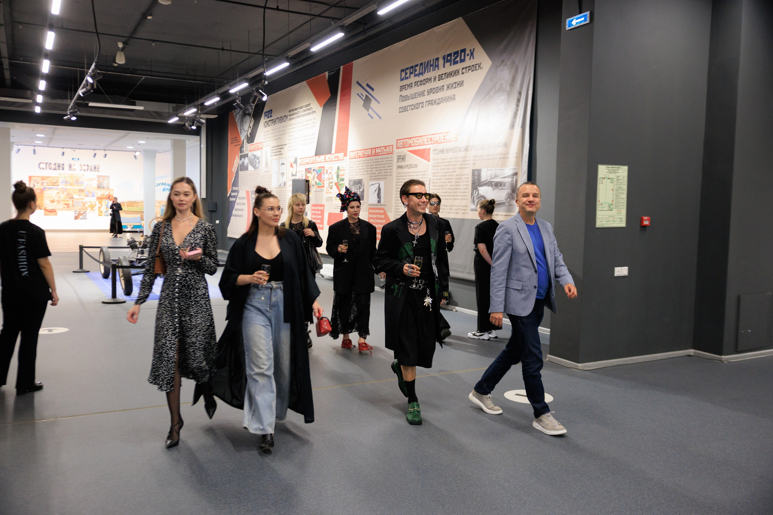 Фотограф для модного показа. Контент для бизнеса в Екатеринбурге Полдень Медиа