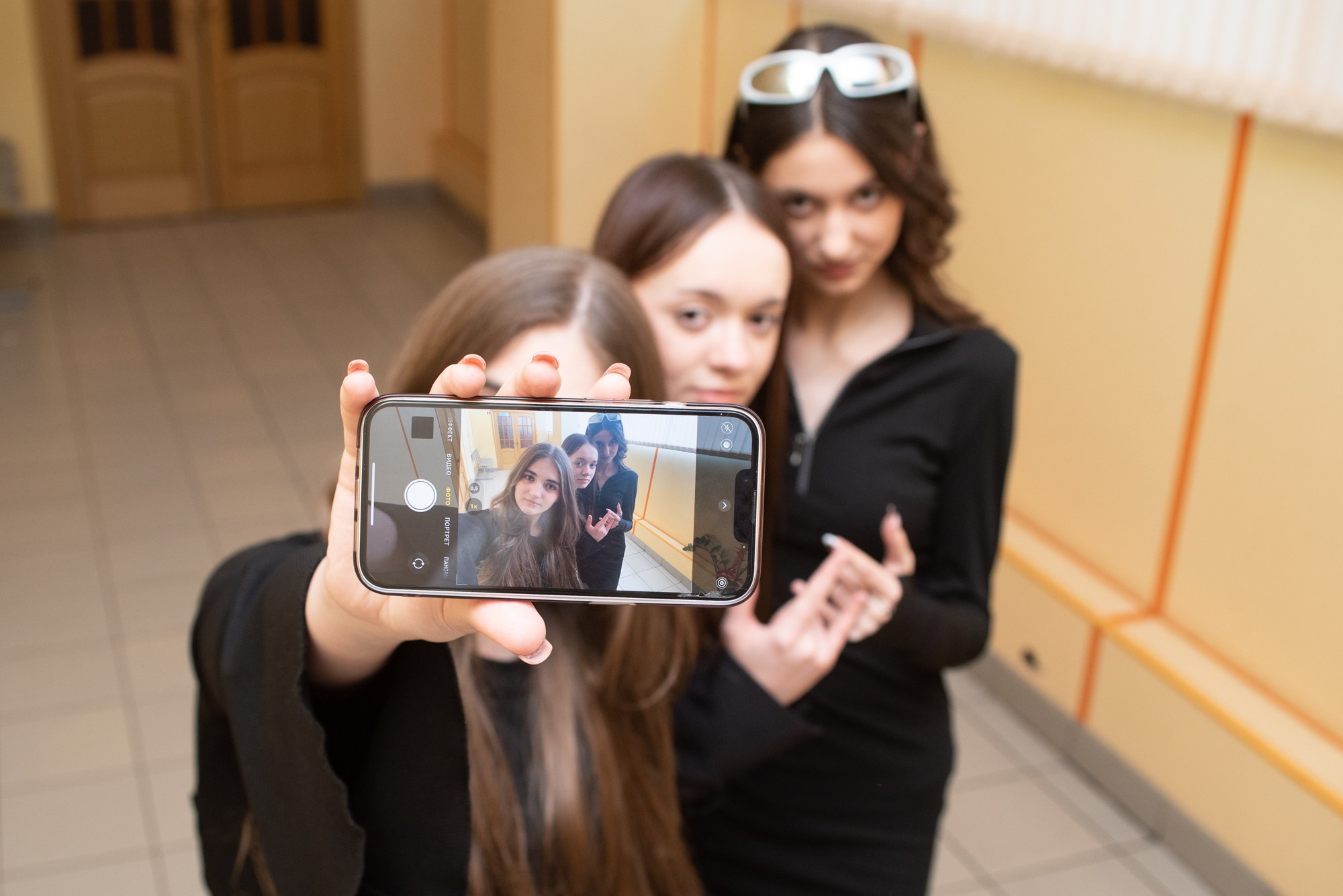 Старшая школа. Школьный фотограф, Новосибирск. Выпускные альбомы для школьников и детских садов, общие фото и «классные истории» для невыпускных классов