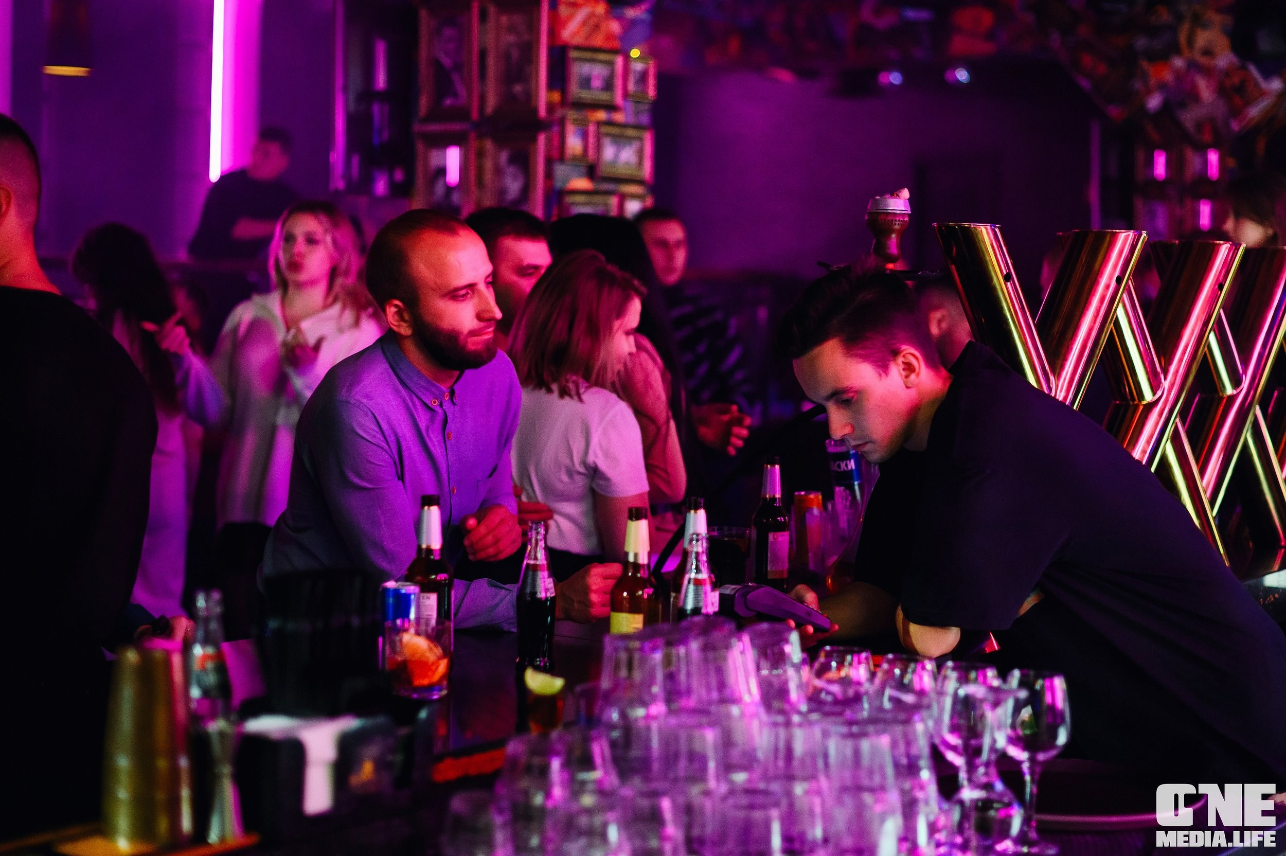 Фоторепортаж из бара XxxX. One Media Life: фоторепортажи, фотоотчеты с мероприятий и заведений