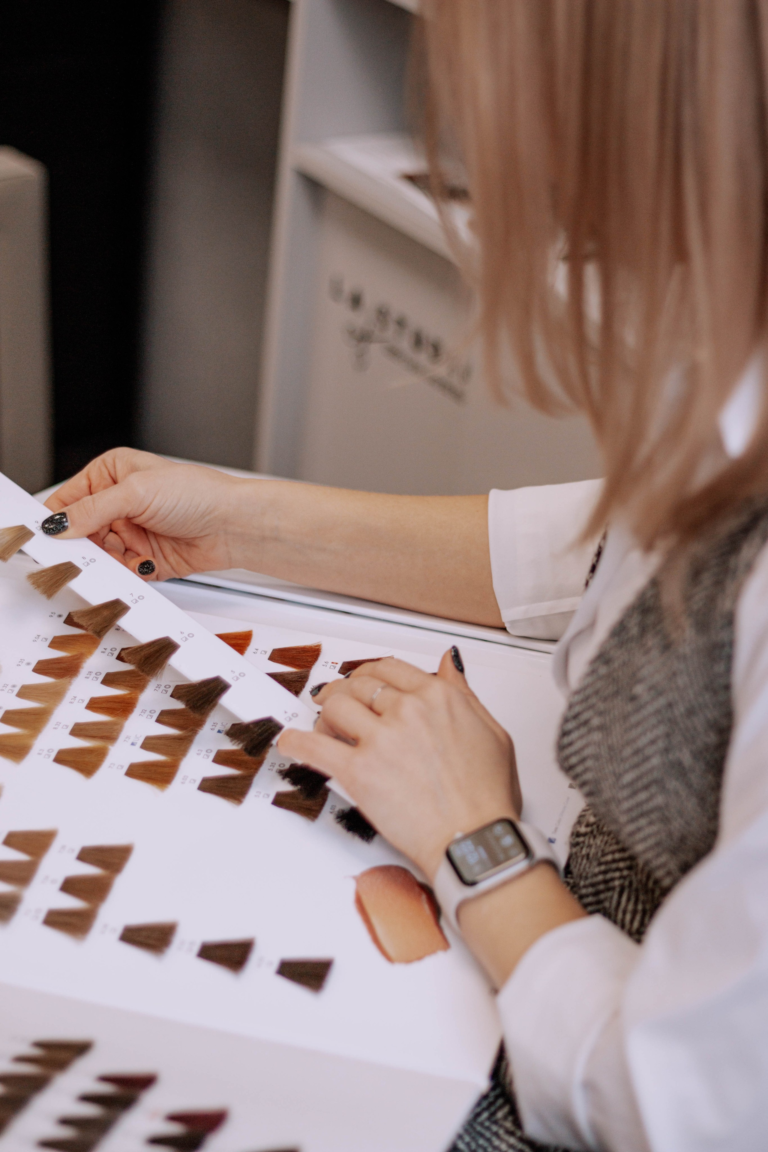 Настя- стилист по волосам. Бережно сохраняю ваши чувства и истории на своих фотографиях