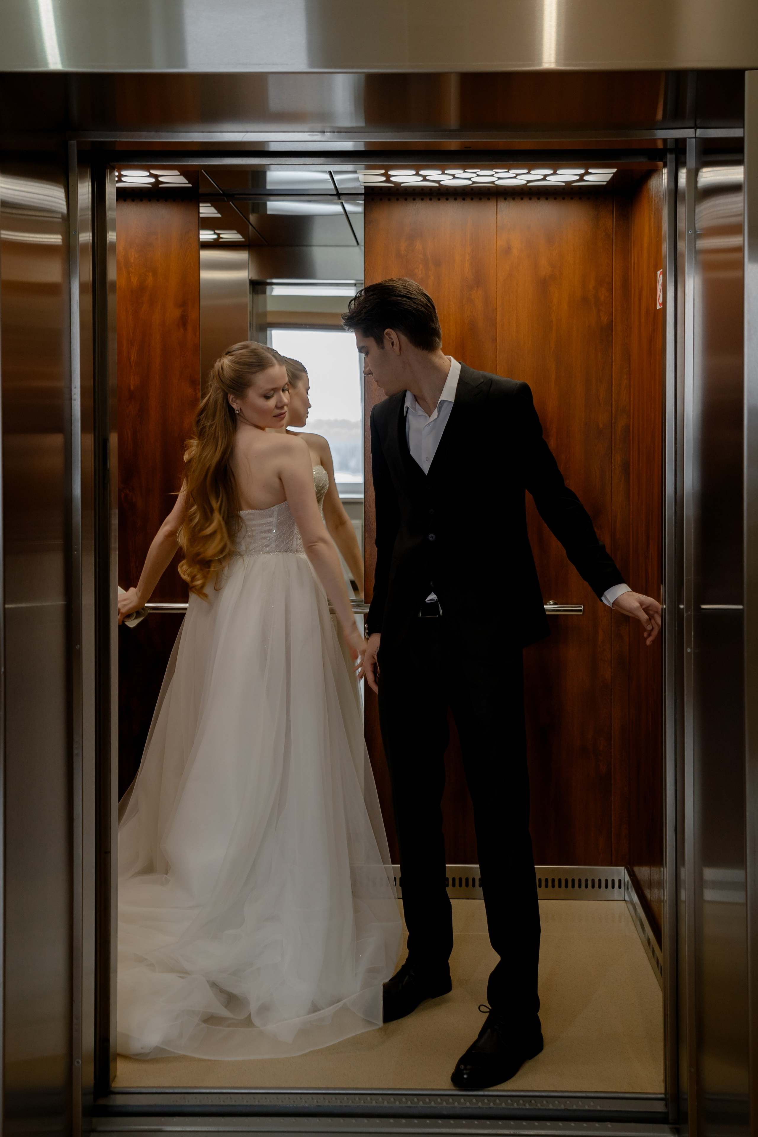 СВАДЕБНАЯ СЬЕМКА СБОРОВ В ОТЕЛЕ И ВЫЕЗД НА ЦЕРЕМОНИЮ (СНЯТО В СИБИРЕ В НИЖНЕВАРТОВСКЕ). Профессиональный фотограф, Санкт-Петербург — Виктория Богомолова