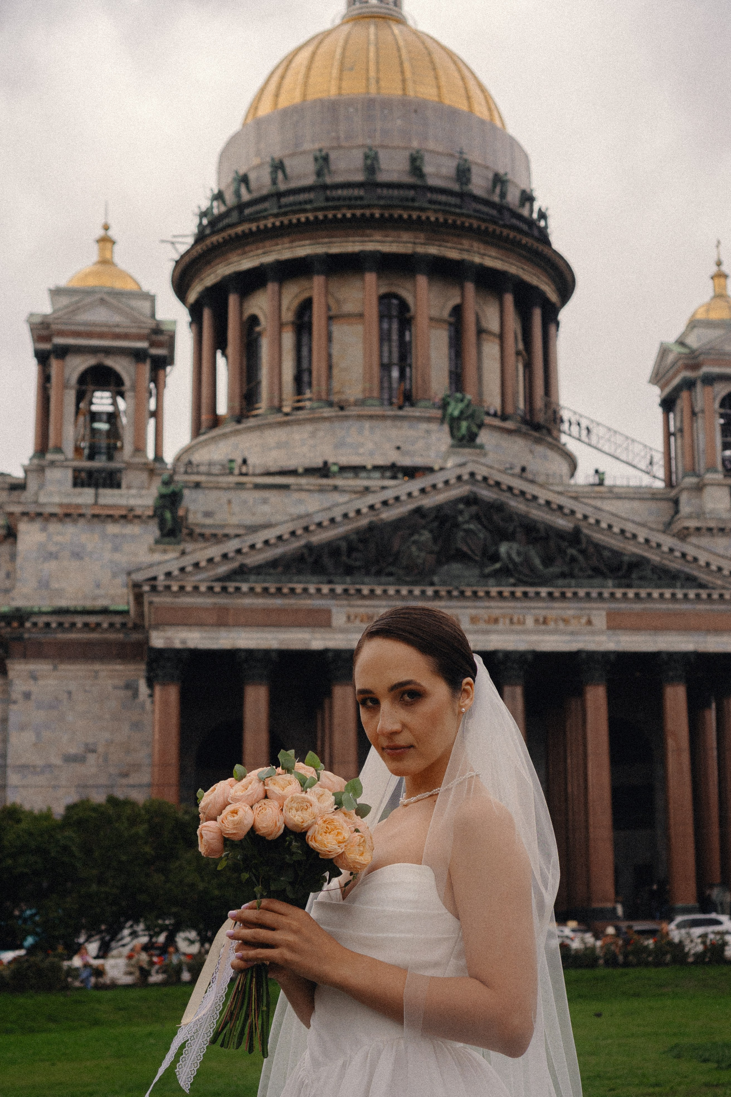 СВАДЕБНАЯ ПРОГУЛКА В САНТК-ПЕТЕРБУРГЕ (ИСАКИЕВСКИЙ СОБОР, ЗИМНЯЯ КАНАВКА, ЭРМИТАЖ И БОЛЬШАЯ МОРСКАЯ УЛИЦА). Профессиональный фотограф, Санкт-Петербург — Виктория Богомолова