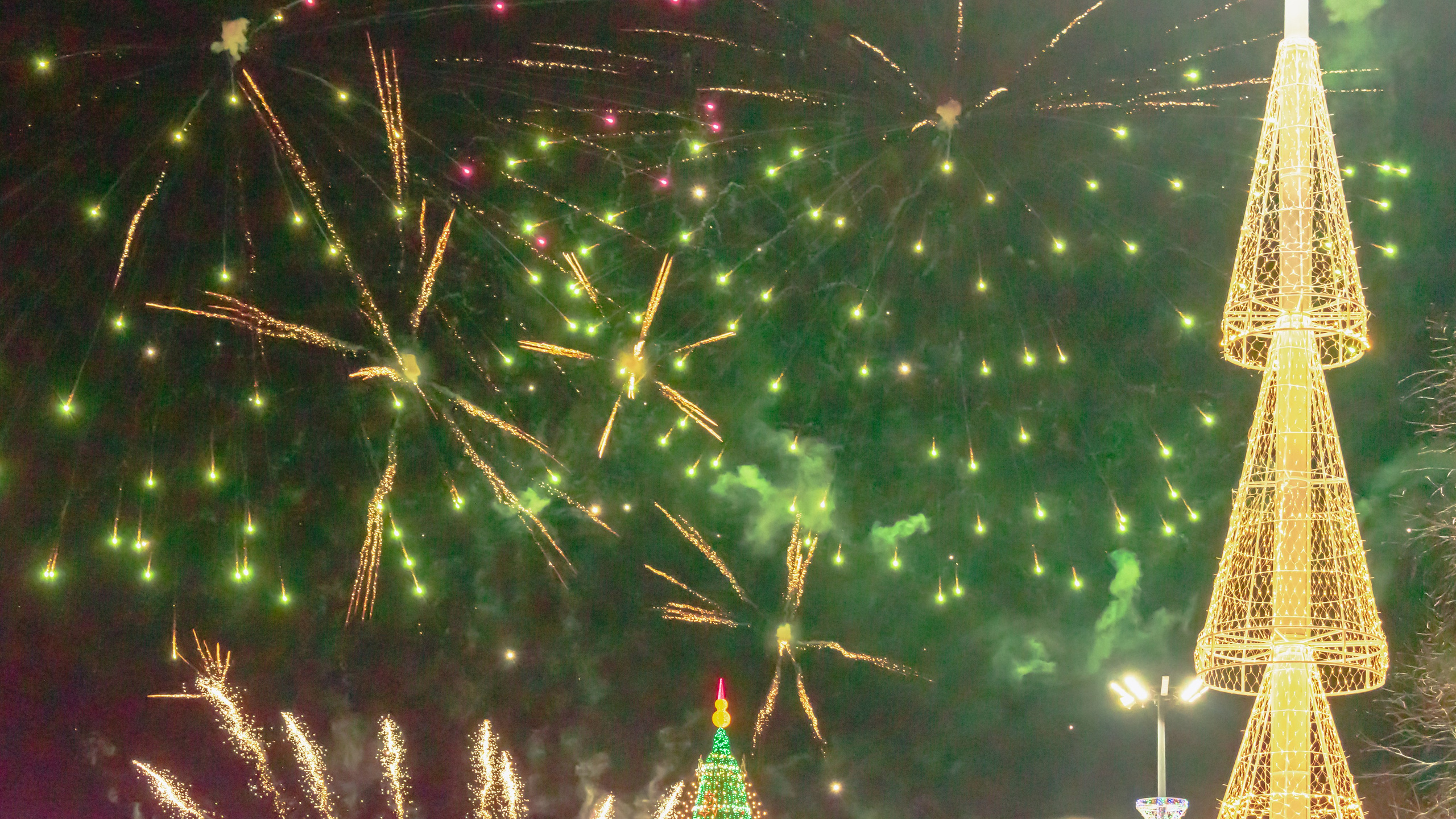 Праздничный салют Новый год Набережные Челны. Фотограф в Набережных Челнах Мари Сенчик