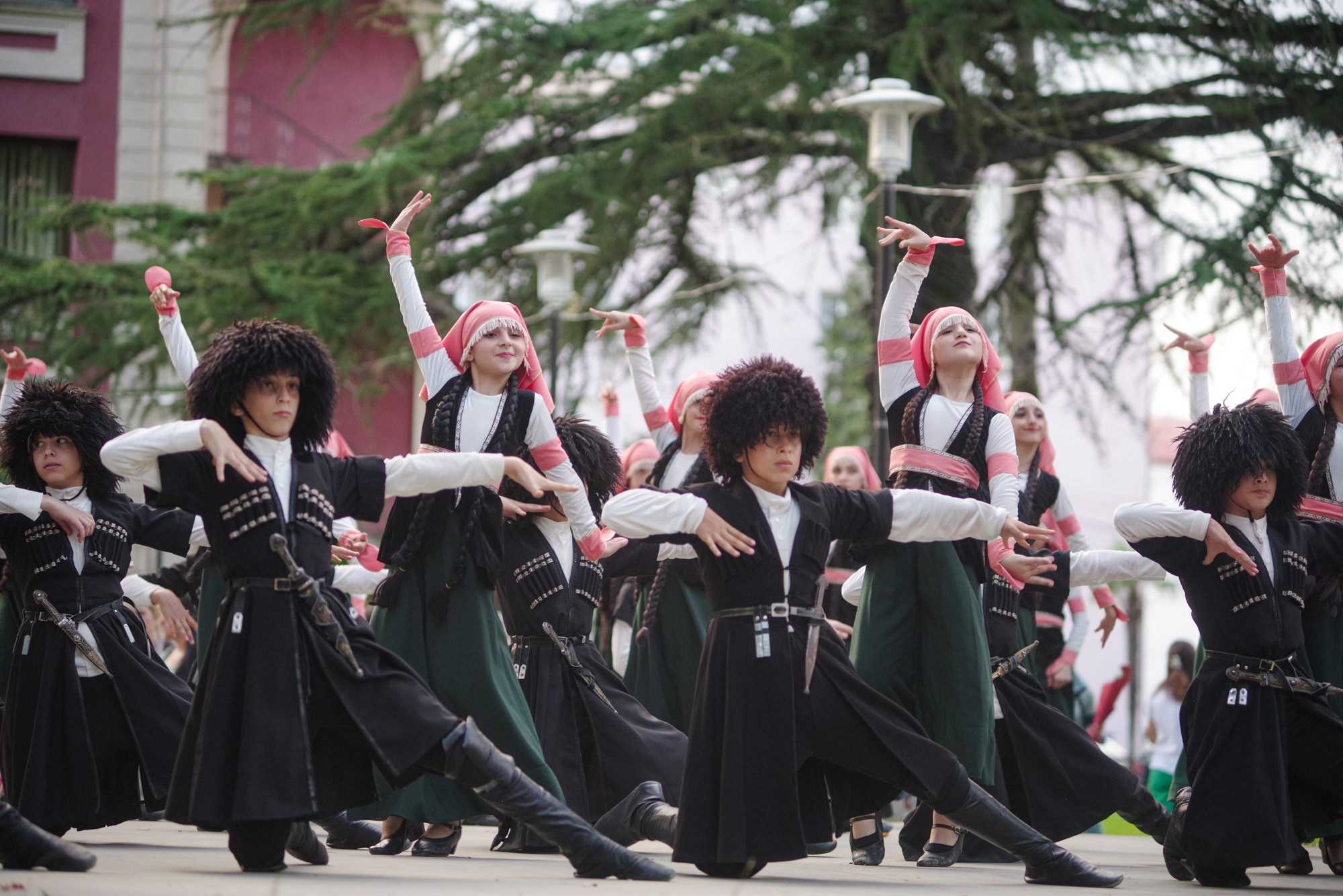 Грузинский танец. Портретный фотограф Денис Милютин