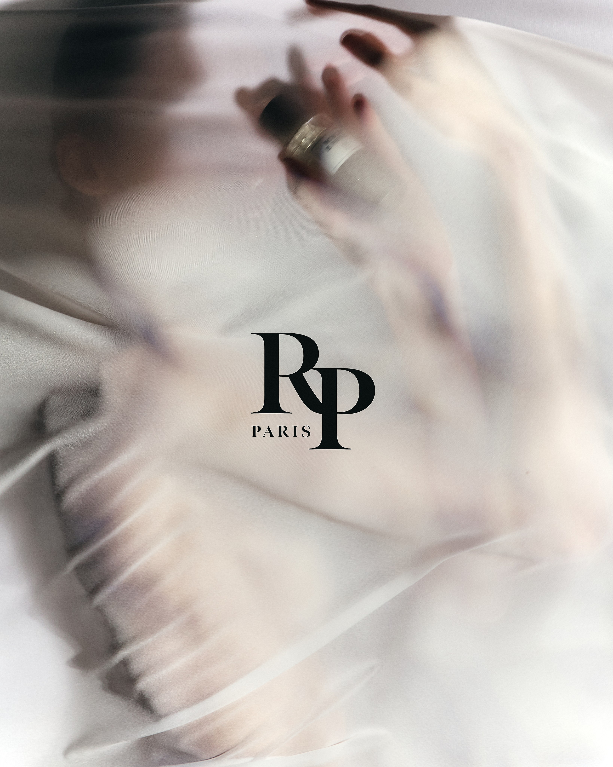 Реклама съемка парфюма. Fashion-фотограф Екатерина Врублевская Москва. Профессиональная съёмка для брендов, женщин и мужчин не моделей