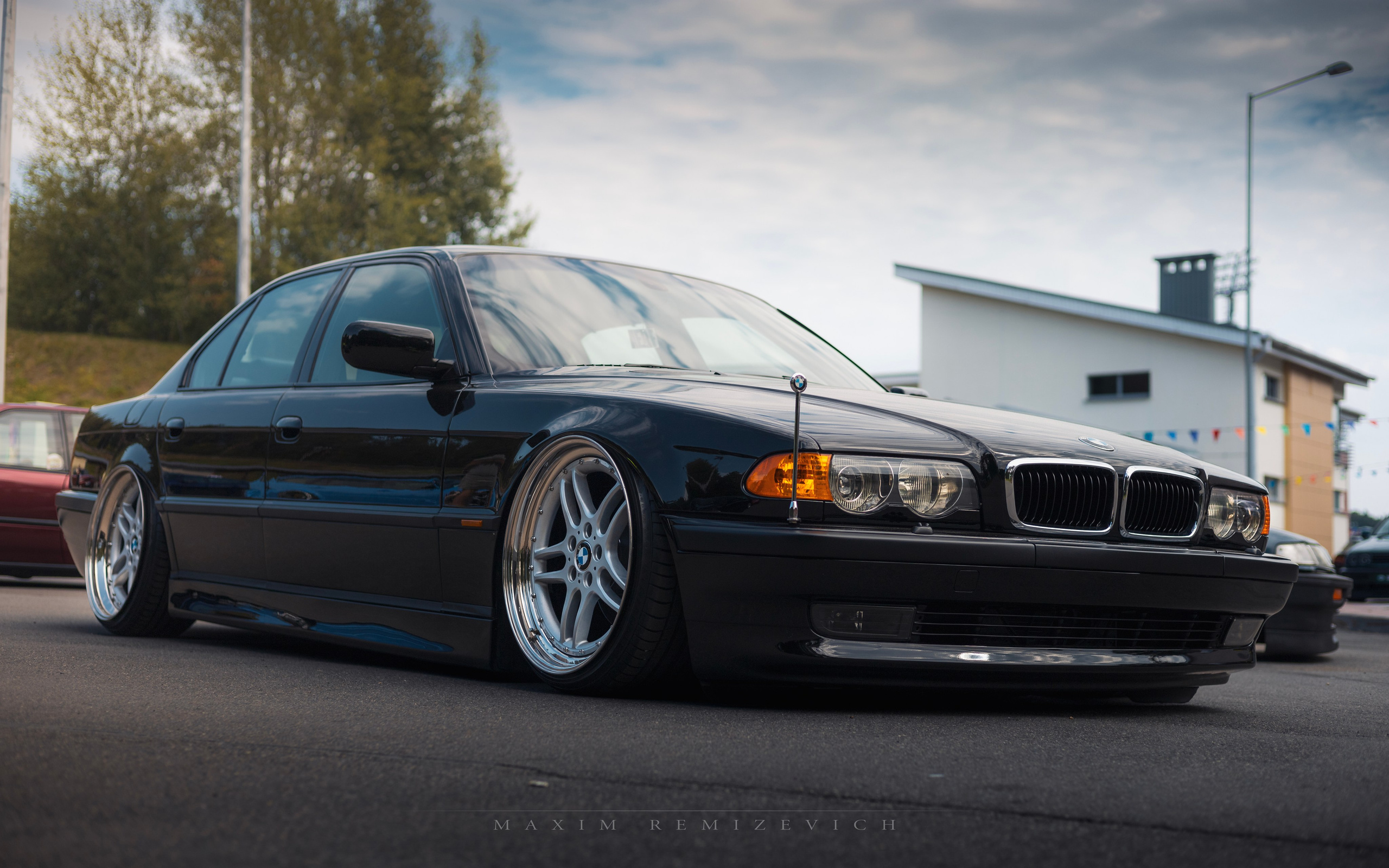BMW E38, 37-style wheels