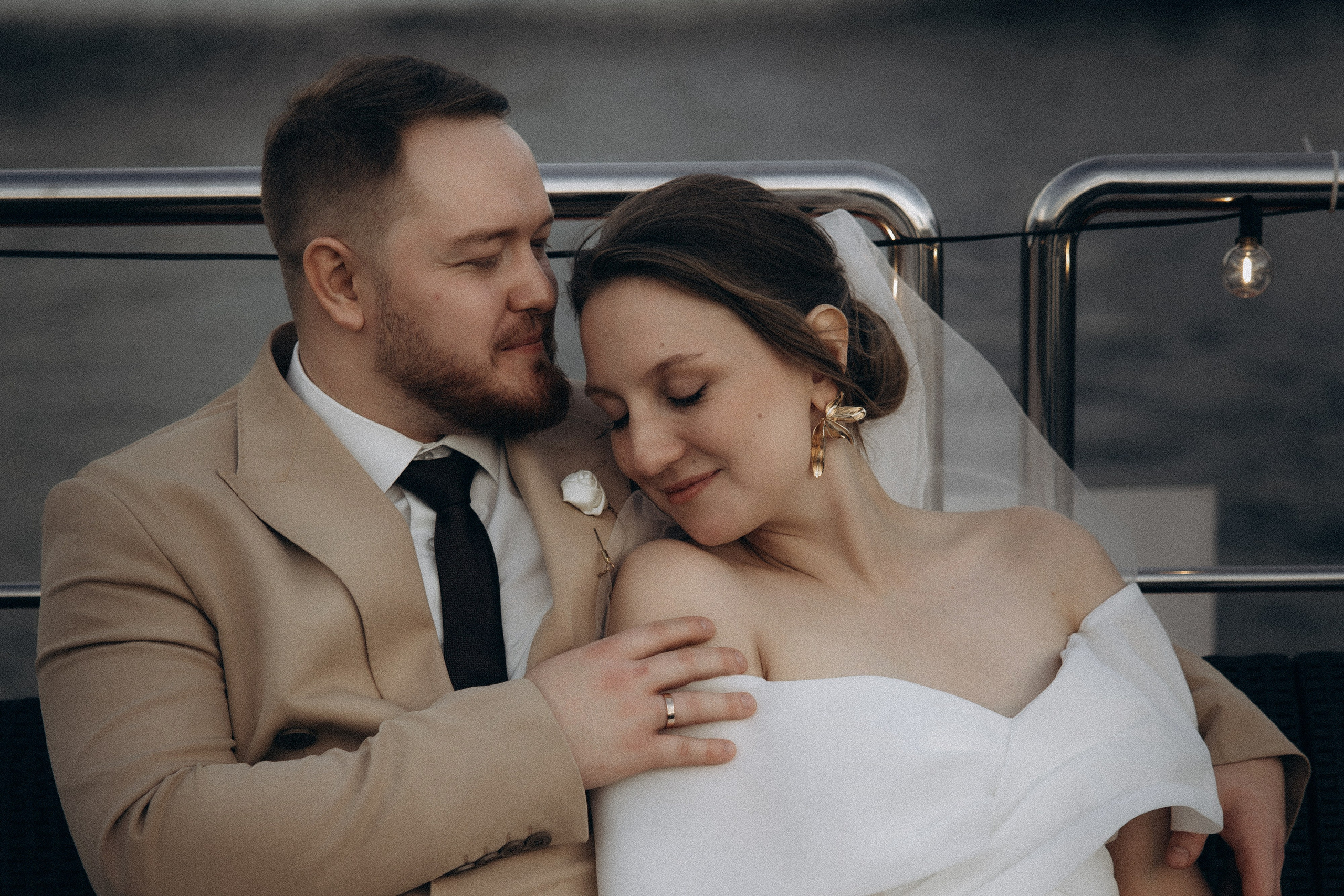 Утро невесты и свадебная фотосессия на теплоходе по Москве-реке