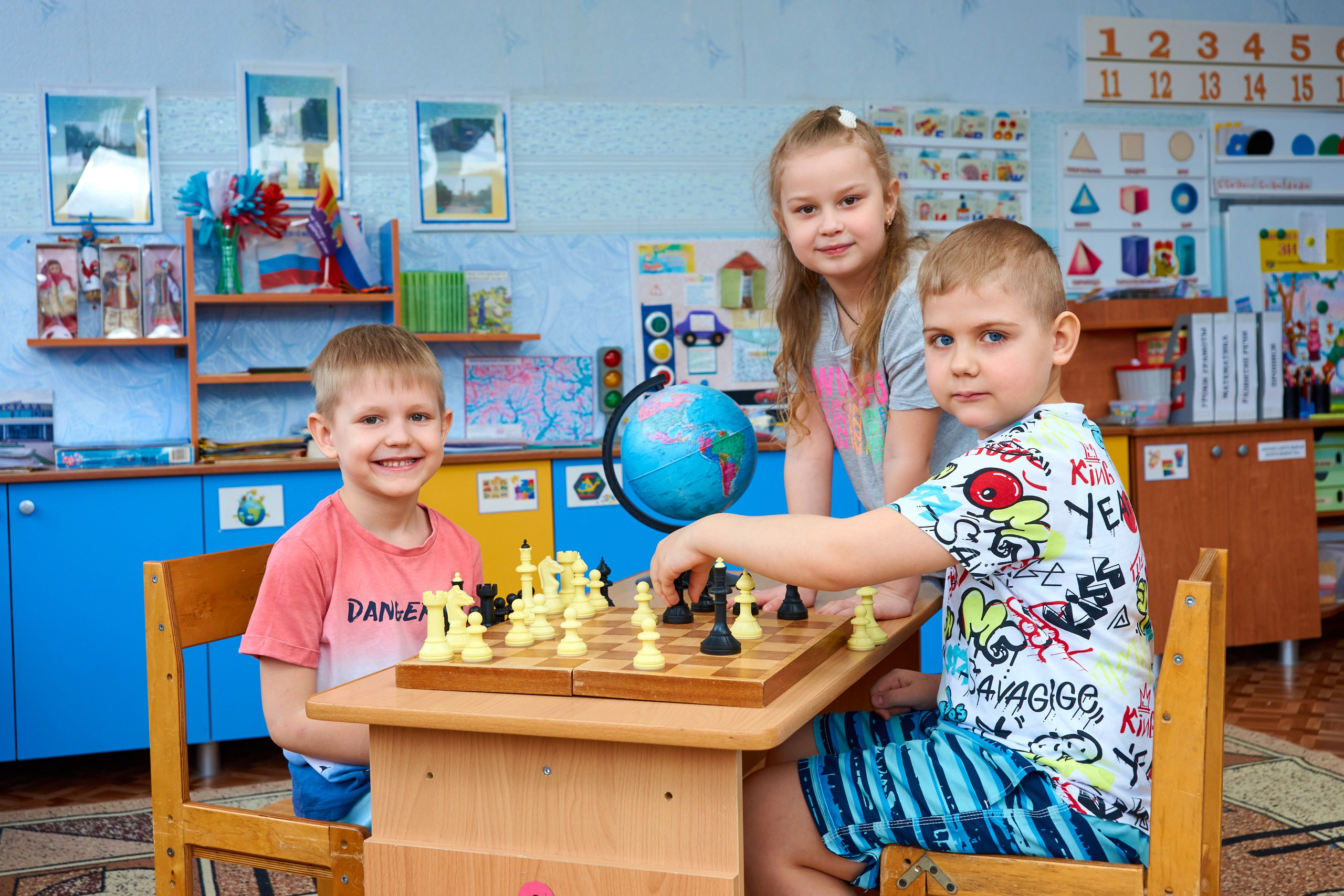 Игры и занятия в группе. Childrenfoto.ru