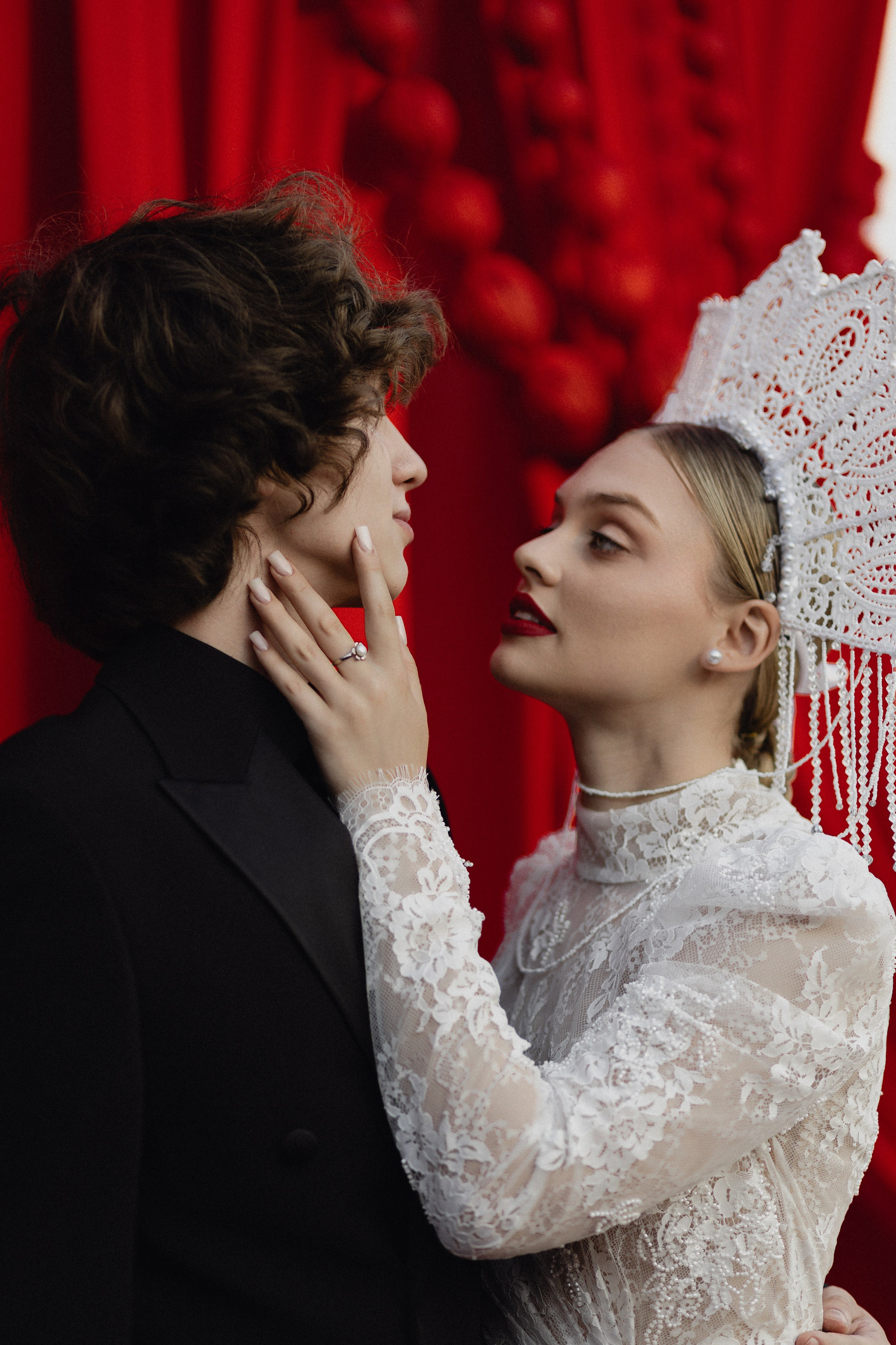 Услуги свадебного фотографа: съемка церемонии, прогулки, банкета. Теплые и стильные фотографии, сохранение эмоций. Красивые кадры для альбома: портреты, детали, атмосфера вашего дня.