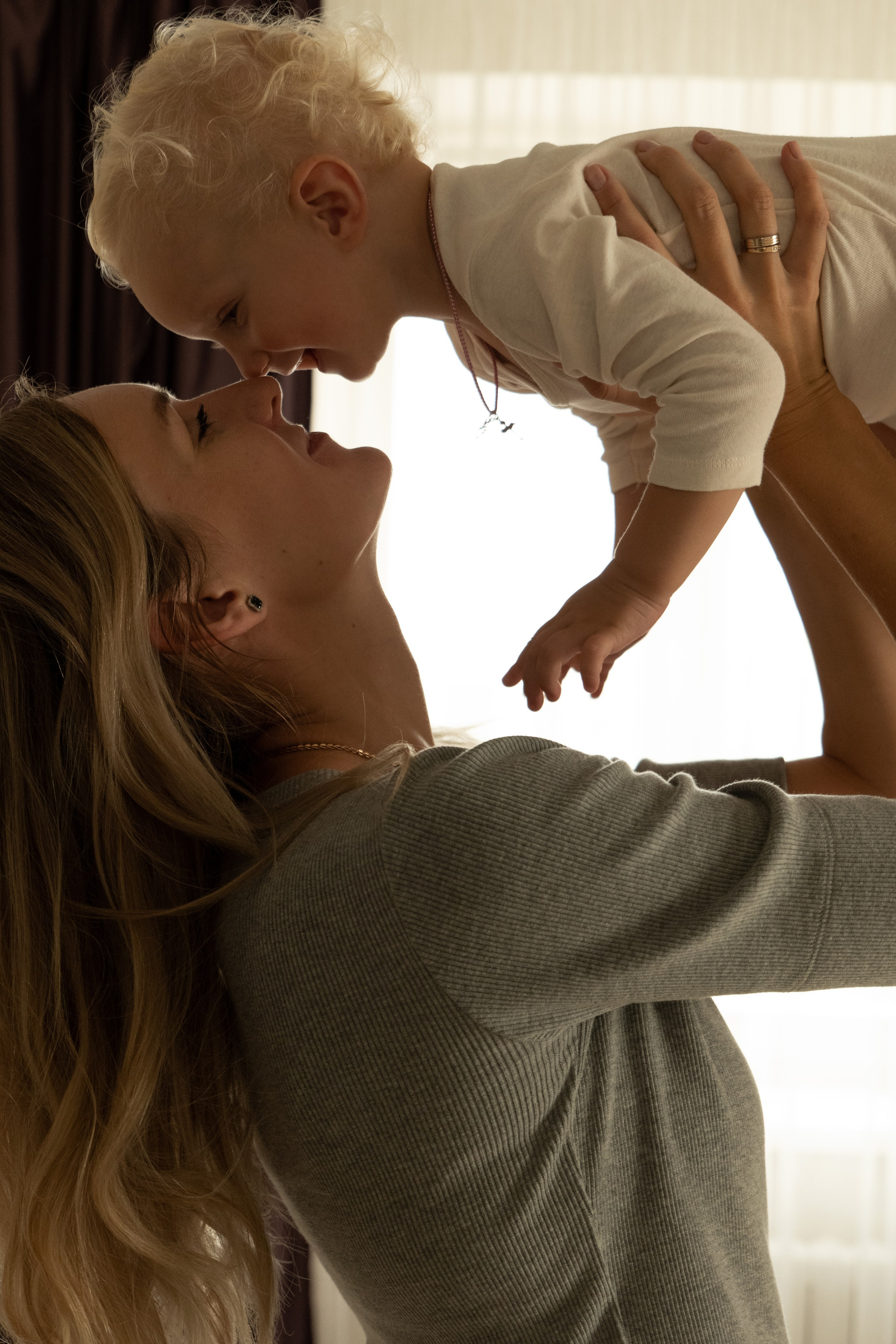 Семейная фотосессия дома. Фотограф видеограф Ольга Василевская