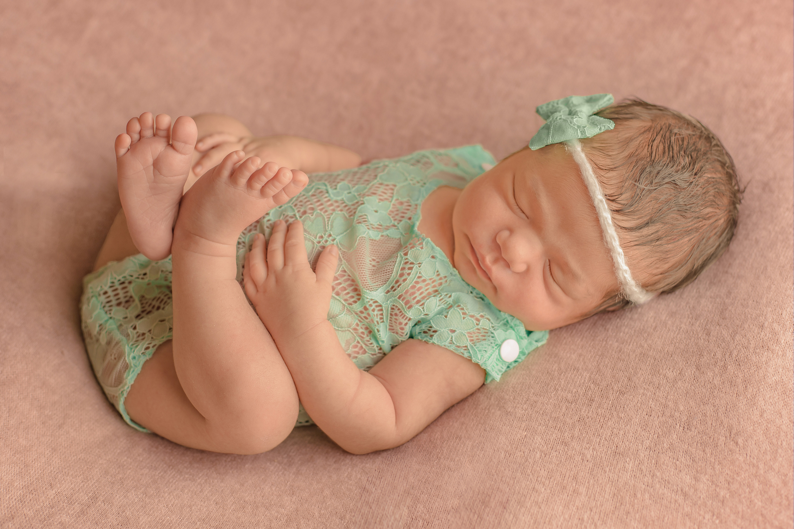 Новорожденные. Фотограф новорожденных Омск —со всем необходимым к вам домой