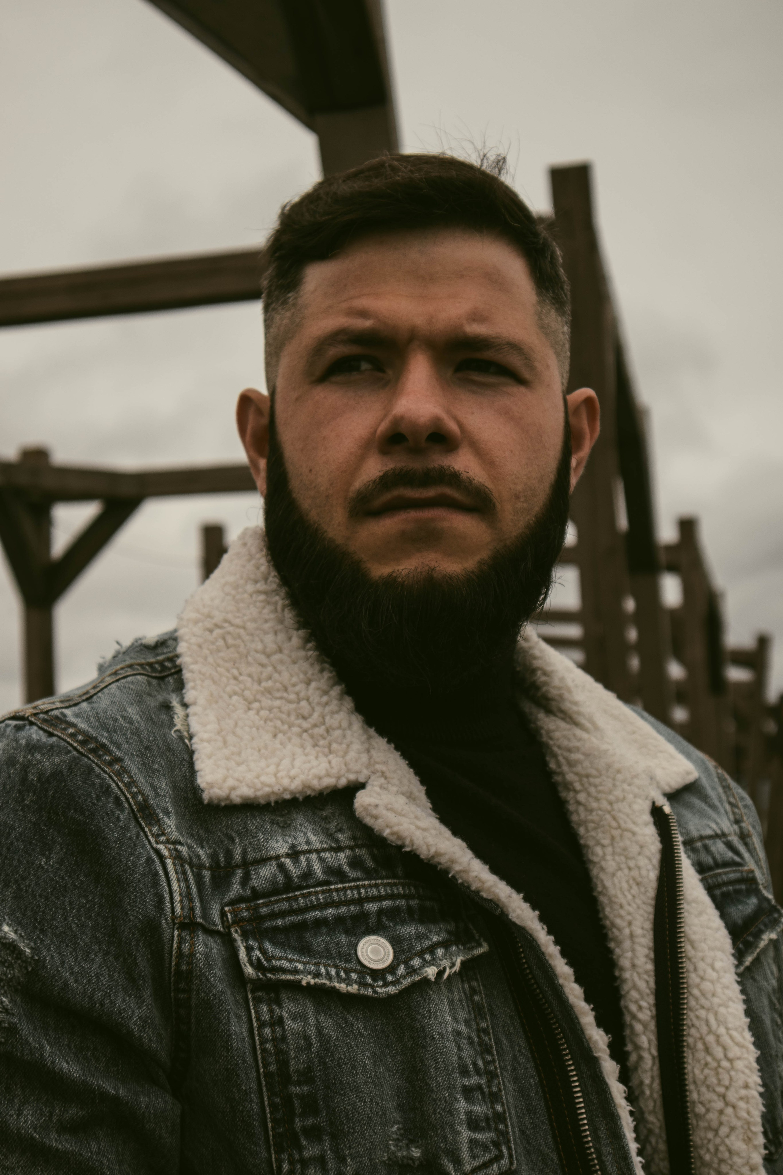 О. Уличный фотограф Города N