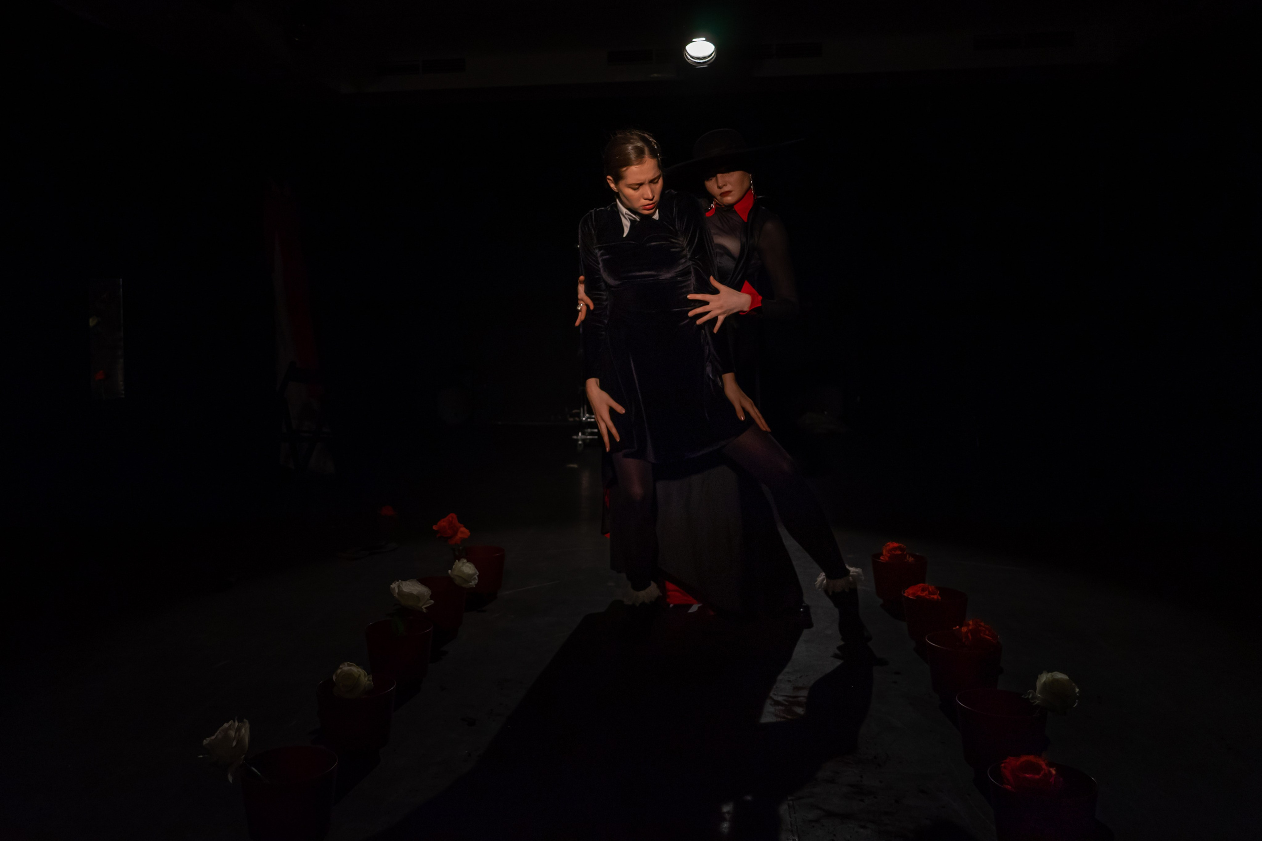 «Служанки». Фотограф Нинель Гюрсой, г. Москва