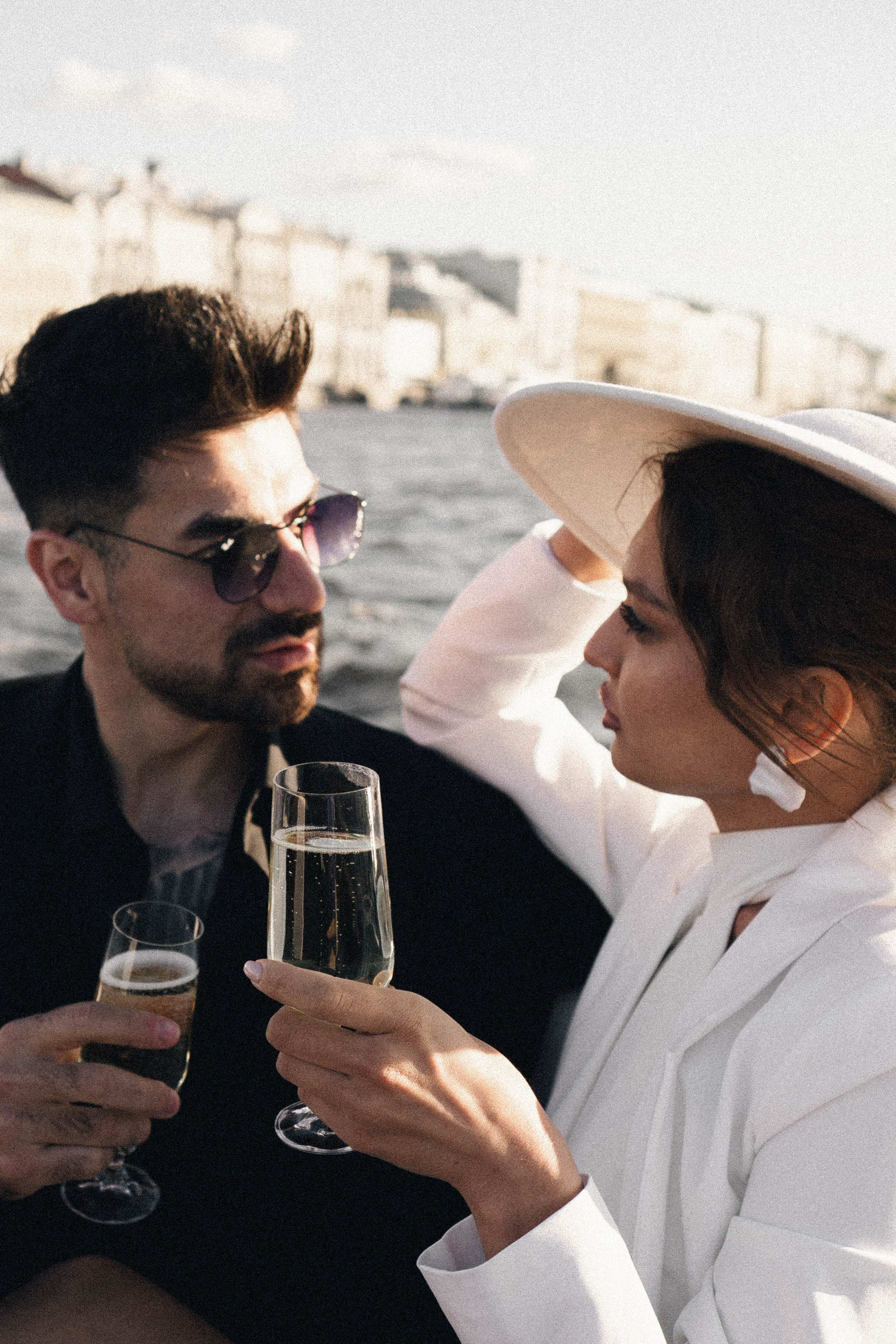 СВАДЕНБНАЯ СЬЕМКА НА КАТЕРЕ ПО КАНАЛАМ САНКТ-ПЕТЕРБУРГА И В АКВАТОРИИ НЕВЫ. Профессиональный фотограф, Санкт-Петербург — Виктория Богомолова