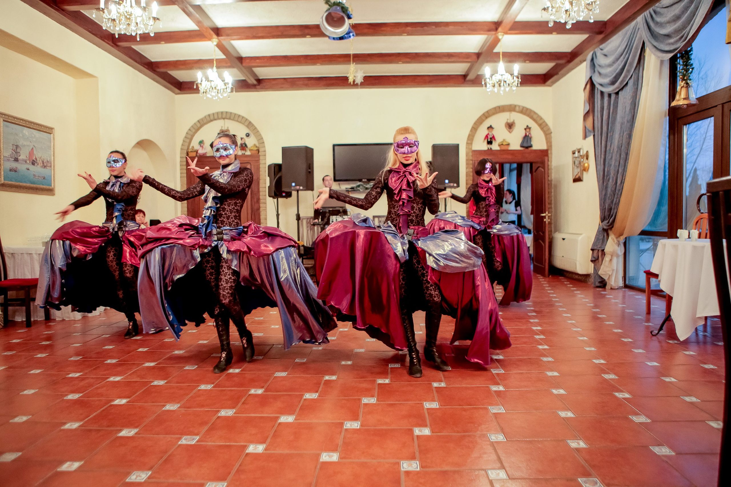 Корпоратив. Max Matvich and Victoria Basova are professionals in their field