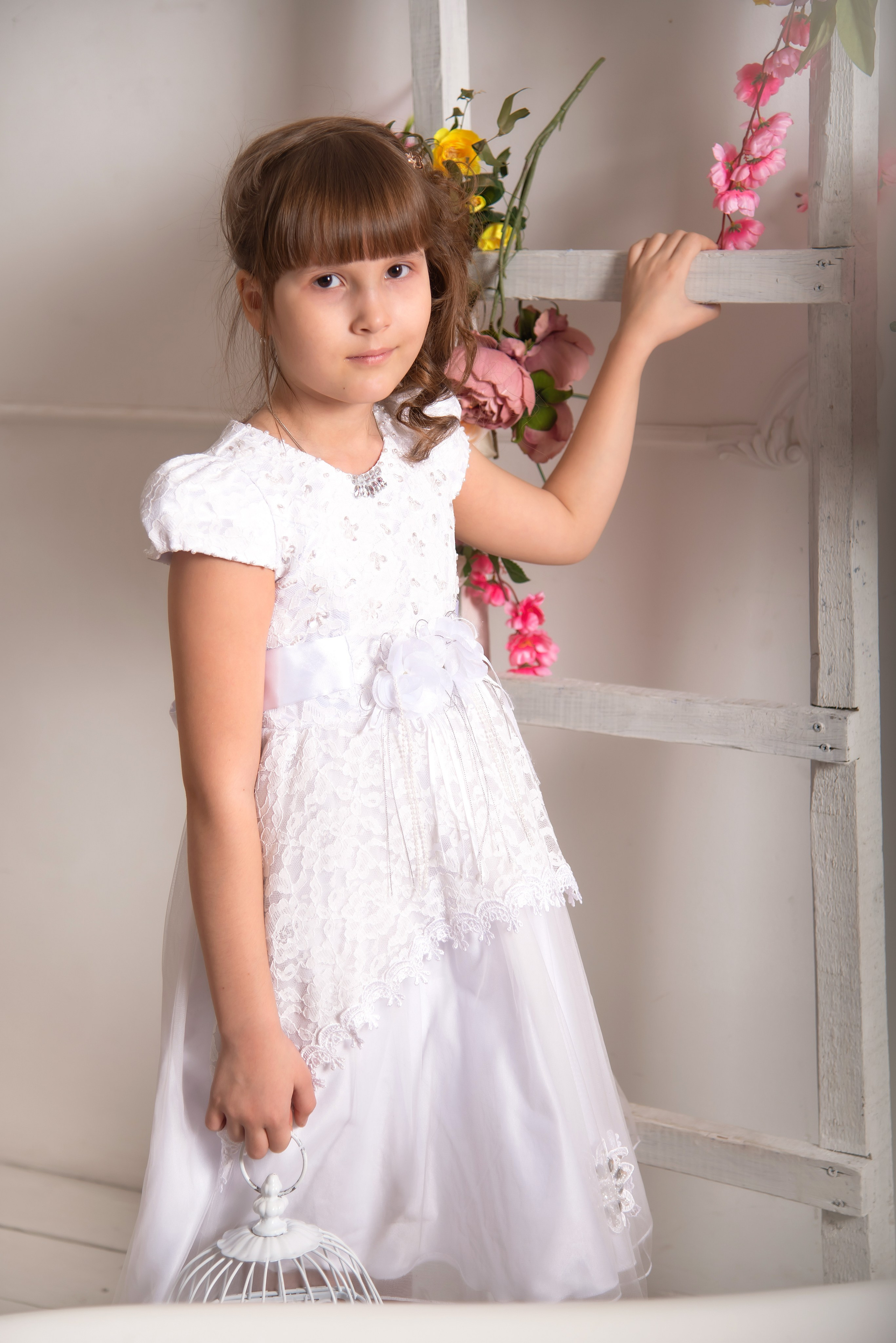 Модельная школа. Занимаюсь профессиональной фотографией и живу рядом с Байкалом. Работаю в разных жанрах