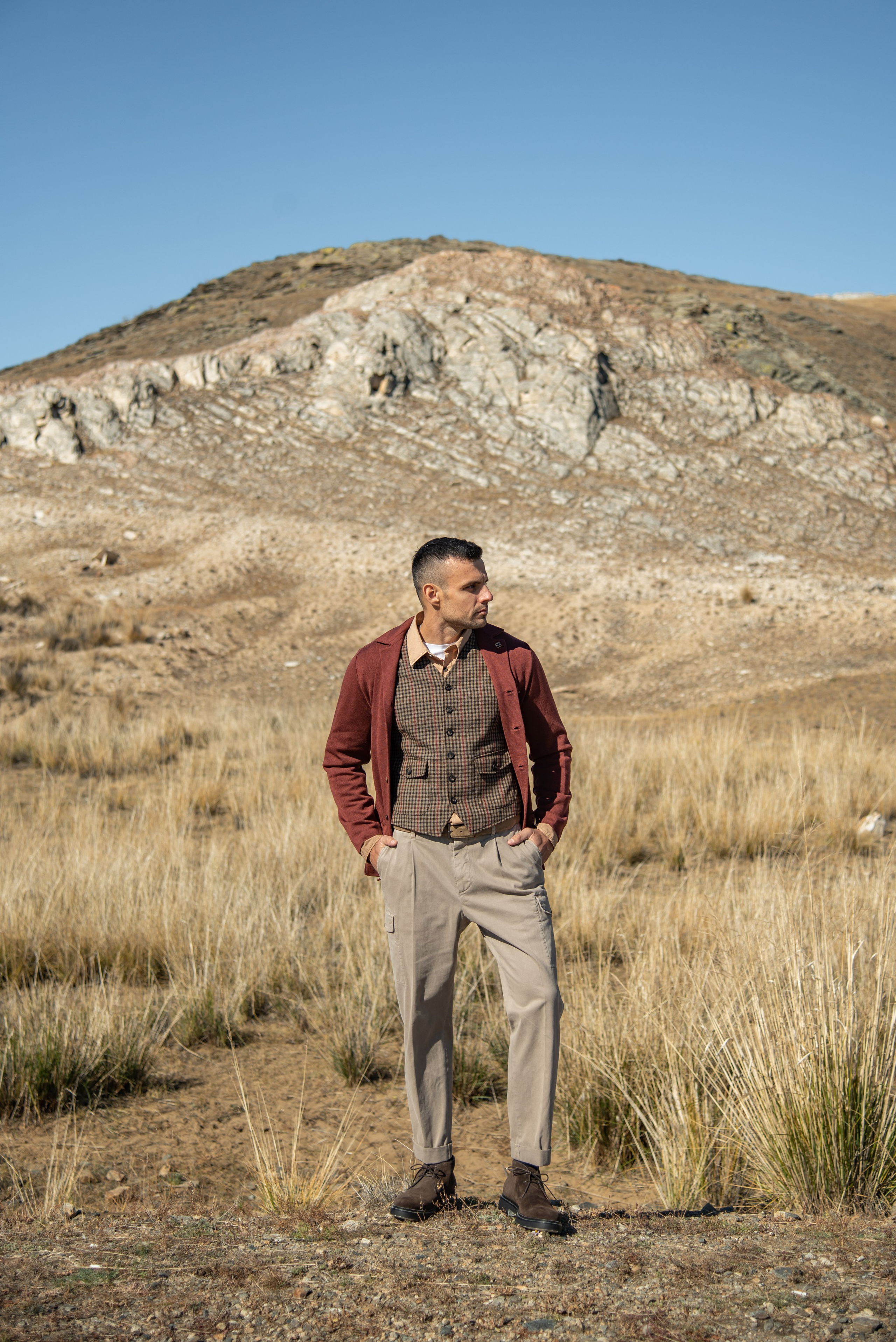 Съёмка одежды на Ольхоне. Занимаюсь профессиональной фотографией и живу рядом с Байкалом. Работаю в разных жанрах