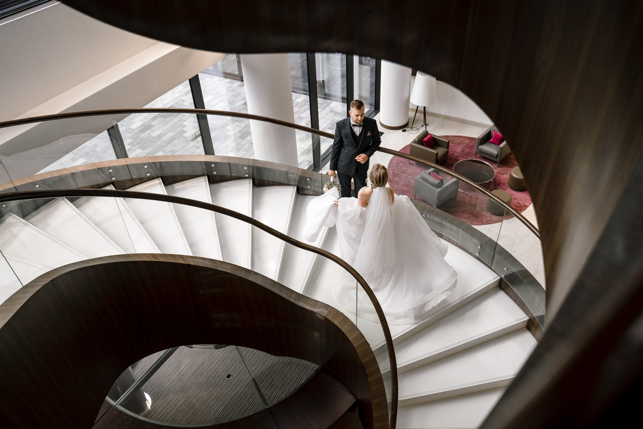 Профессиональный топ стилист по прическам и макияжу