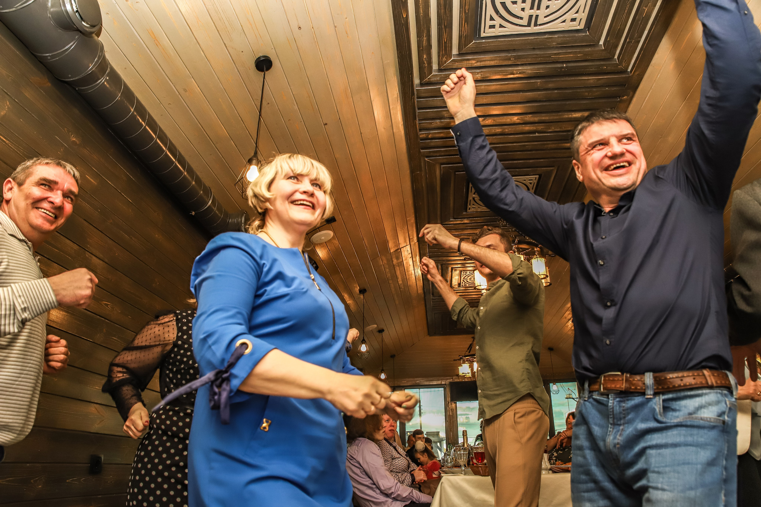 Репортаж торжества в ресторане. Семейный свадебный интерьерный фотограф Тверь Санкт- Марина Свистунова